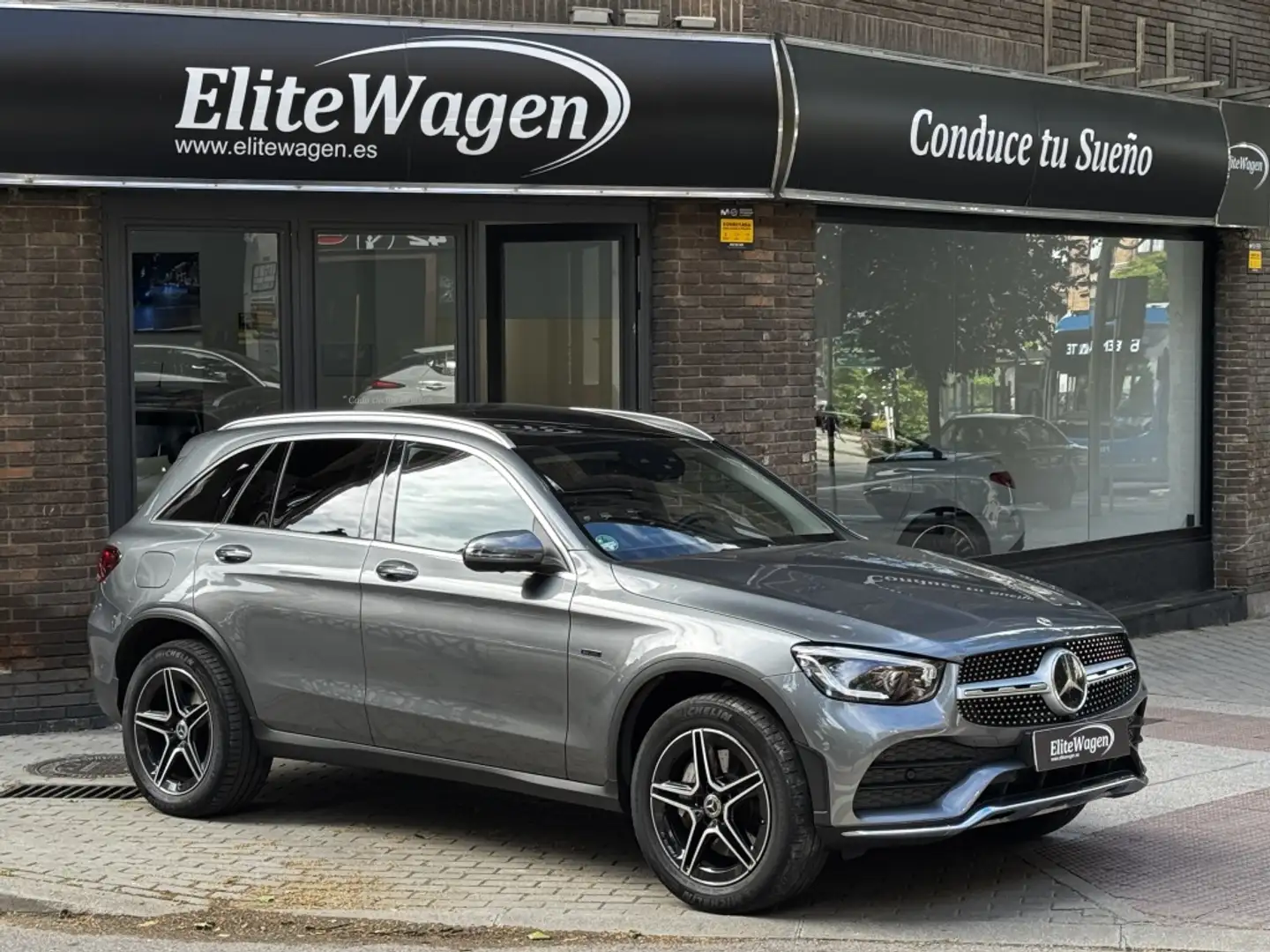 Mercedes-Benz GLC 300 300e 4Matic 9G-Tronic Grijs - 1