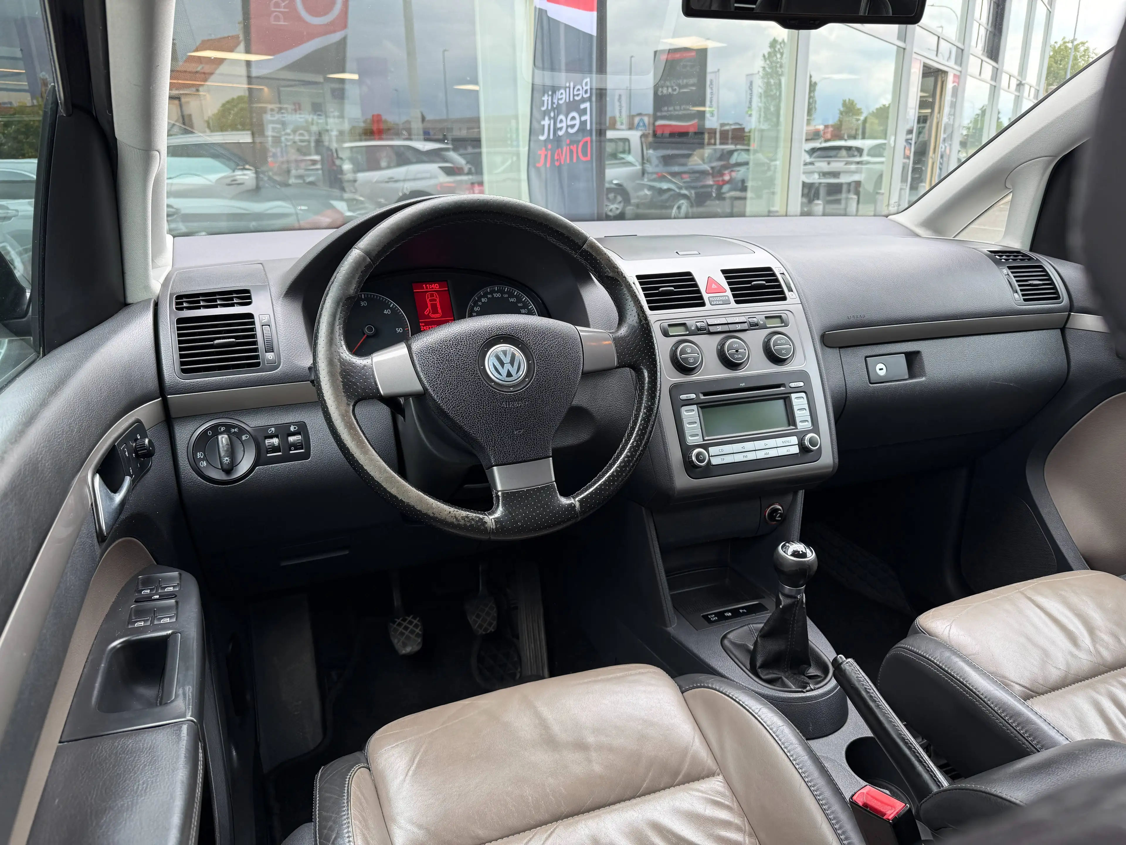 Volkswagen Touran ENKEL VERKOOP AAN HANDELAAR - 7 ZIT / TREKHAAK / ZETELVERWARMING / PARKEERSENSOREN / — photo 20