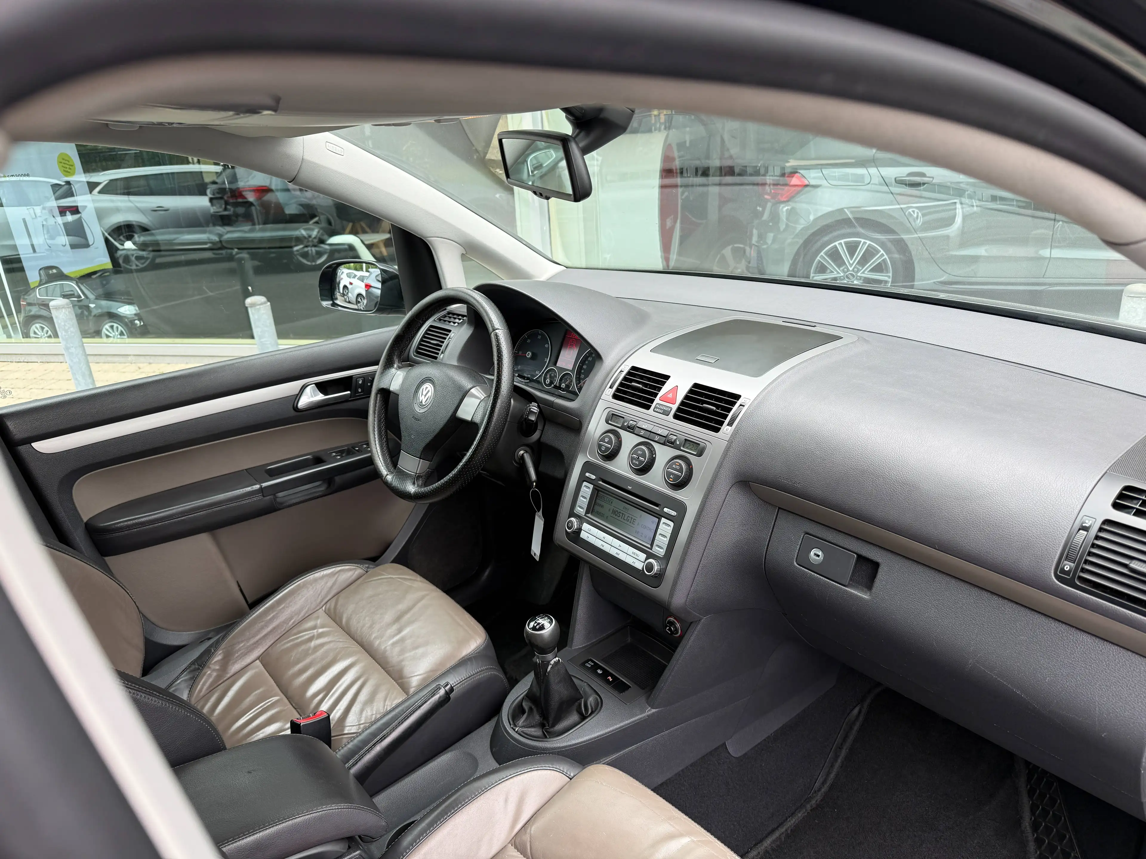 Volkswagen Touran ENKEL VERKOOP AAN HANDELAAR - 7 ZIT / TREKHAAK / ZETELVERWARMING / PARKEERSENSOREN / — photo 19