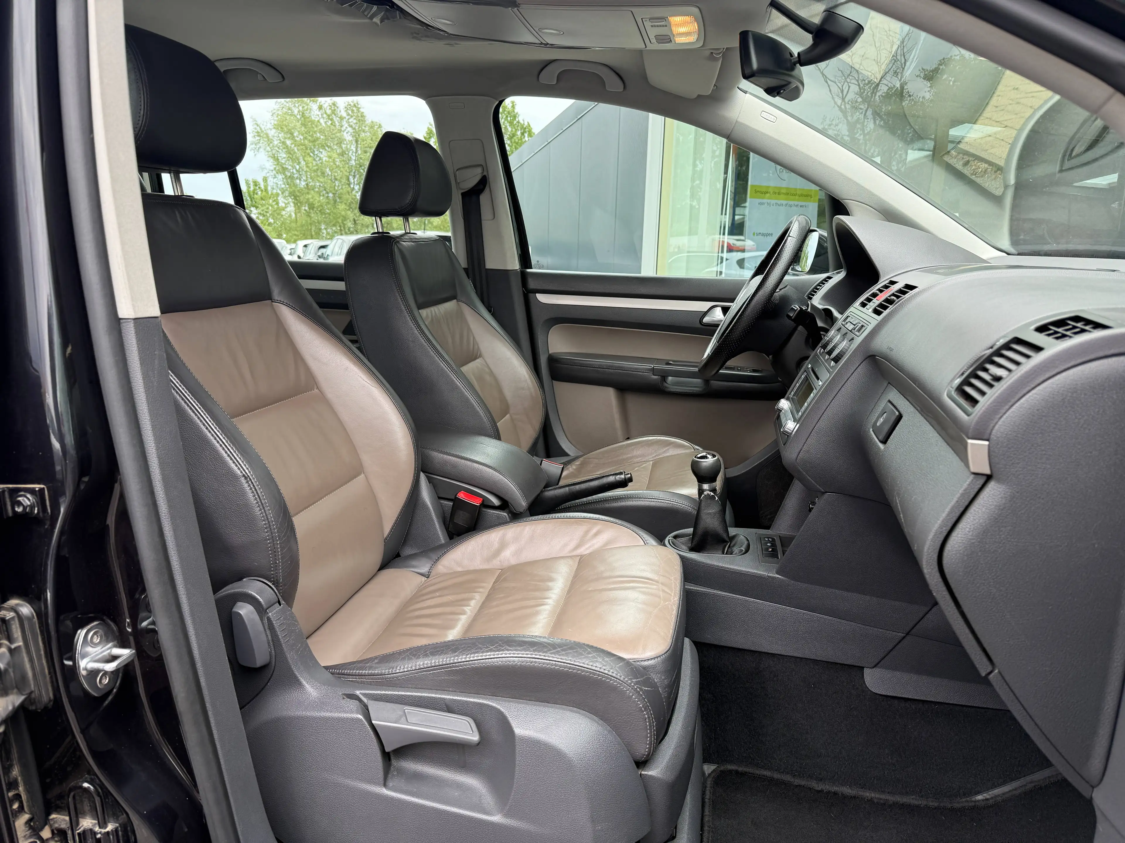 Volkswagen Touran ENKEL VERKOOP AAN HANDELAAR - 7 ZIT / TREKHAAK / ZETELVERWARMING / PARKEERSENSOREN / — photo 18