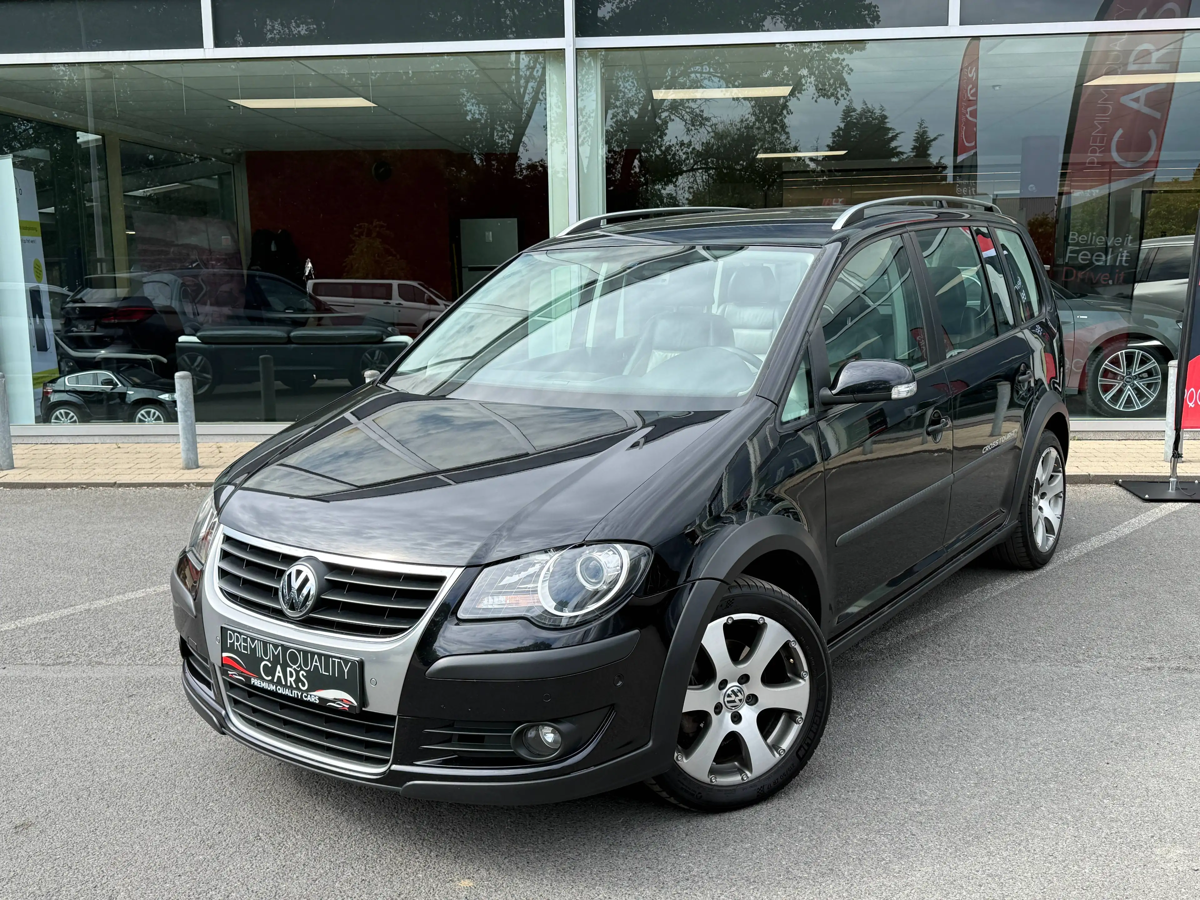 Volkswagen Touran ENKEL VERKOOP AAN HANDELAAR - 7 ZIT / TREKHAAK / ZETELVERWARMING / PARKEERSENSOREN / — photo 2