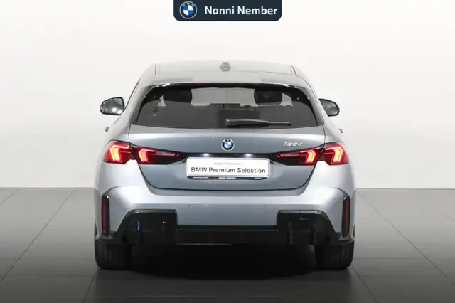 BMW 1 Series view 4