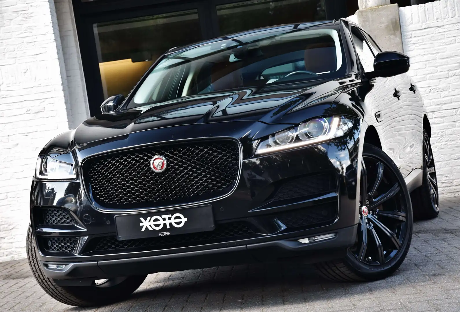 Jaguar F-Pace 3.0T V6 AWD PORTFOLIO Zwart - 1