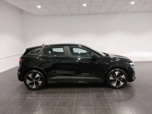 Renault Megane E-Tech view 4