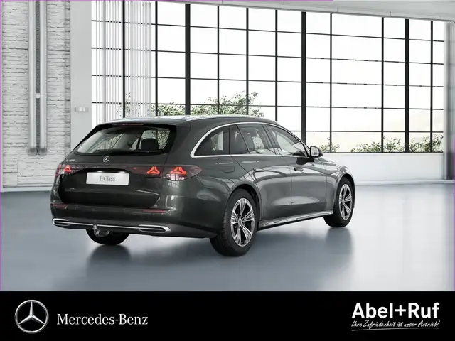Mercedes-Benz E-Class view 4