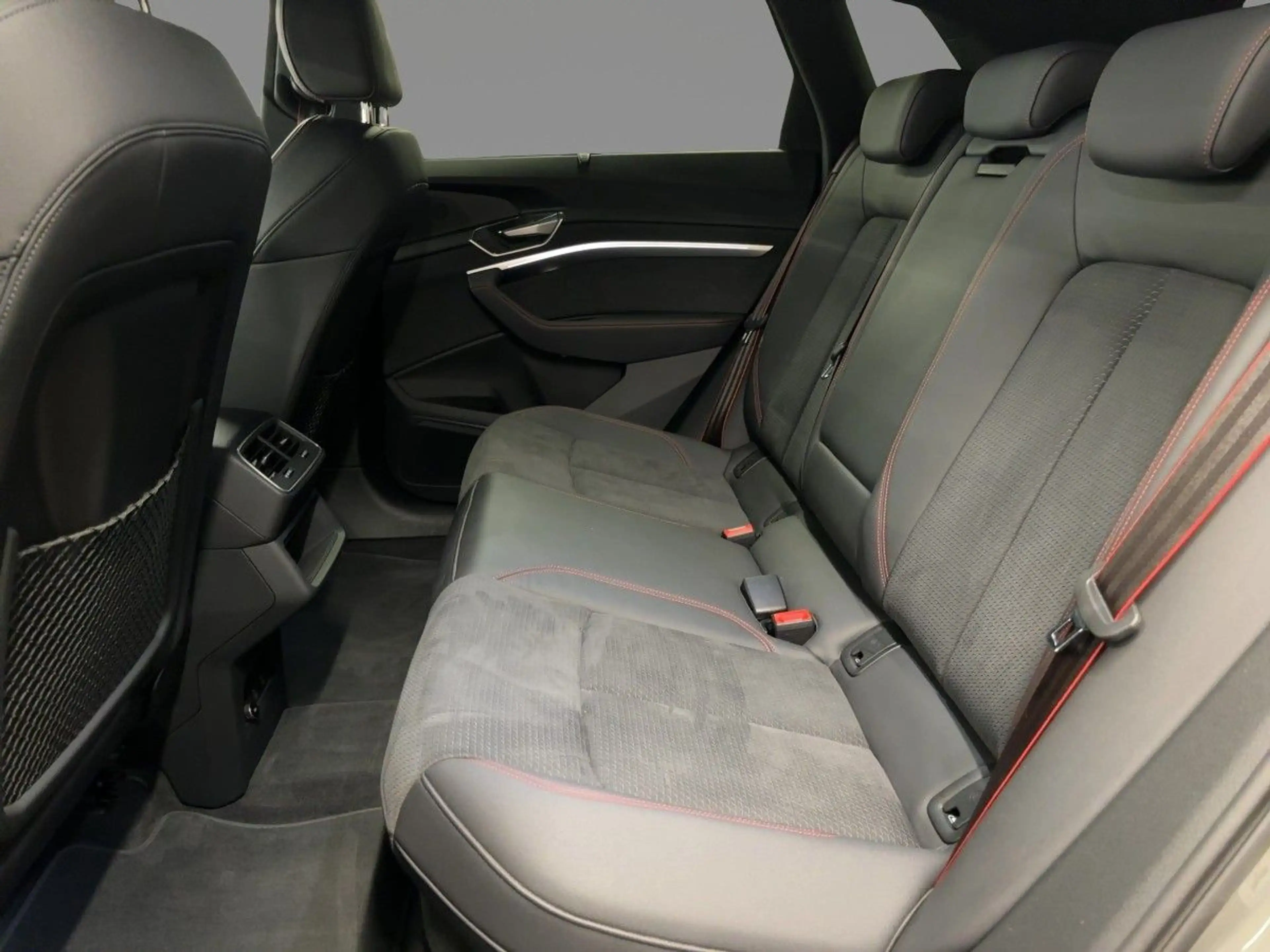 Audi Q8 e-tron S line 50 qu. AHK MATRIX 360°K VIRTUAL — photo 11