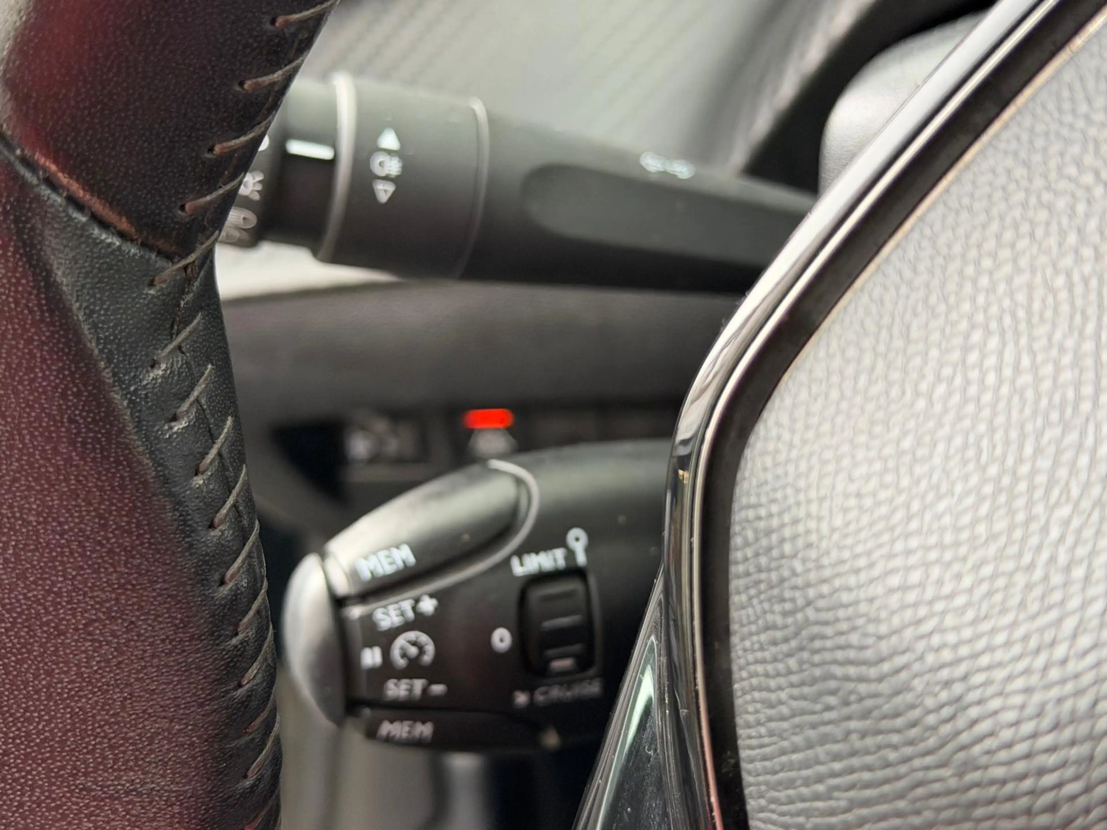 Peugeot 208 1.2 PureTech Active — photo 16
