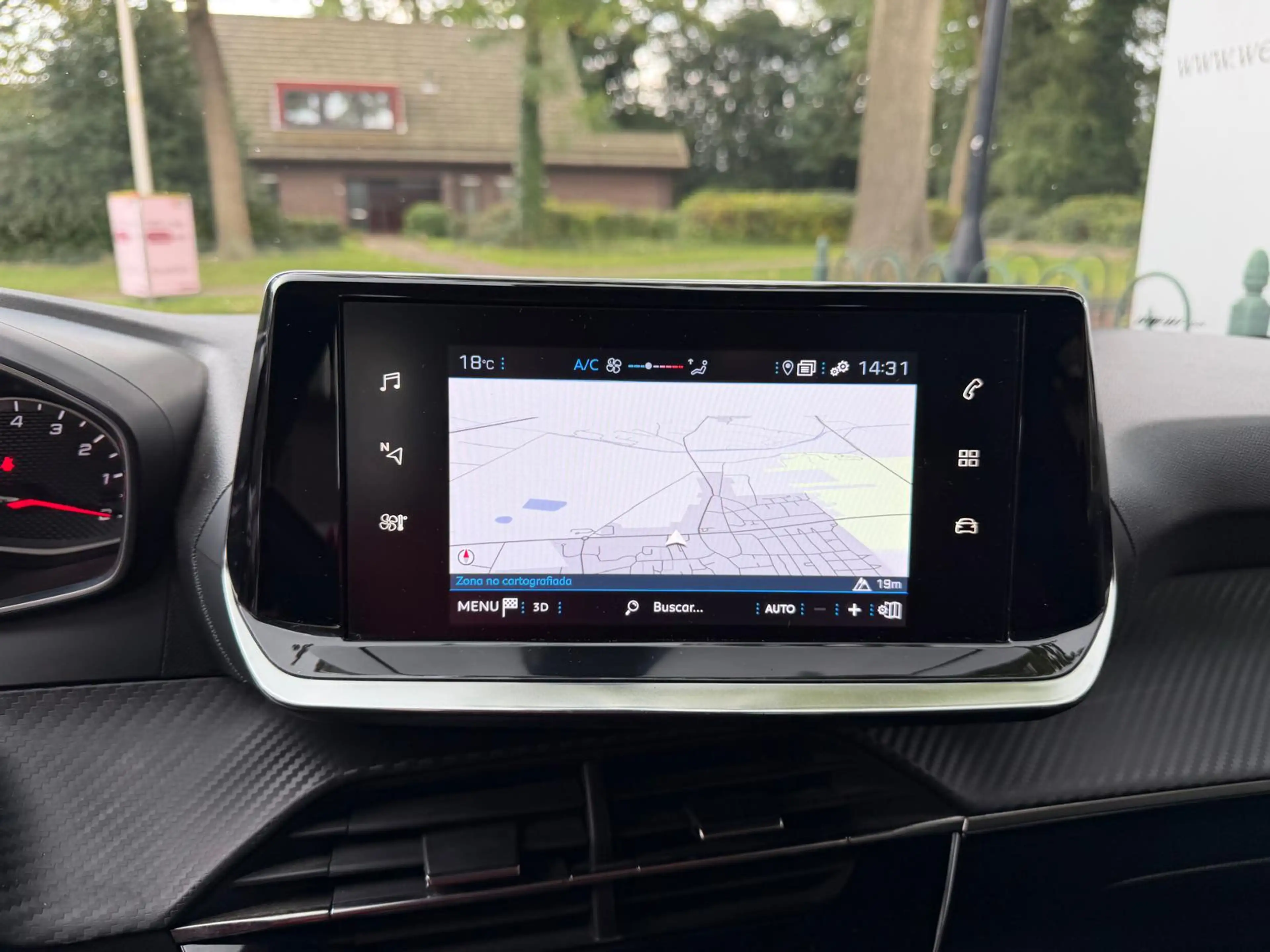 Peugeot 208 1.2 PureTech Active — photo 24