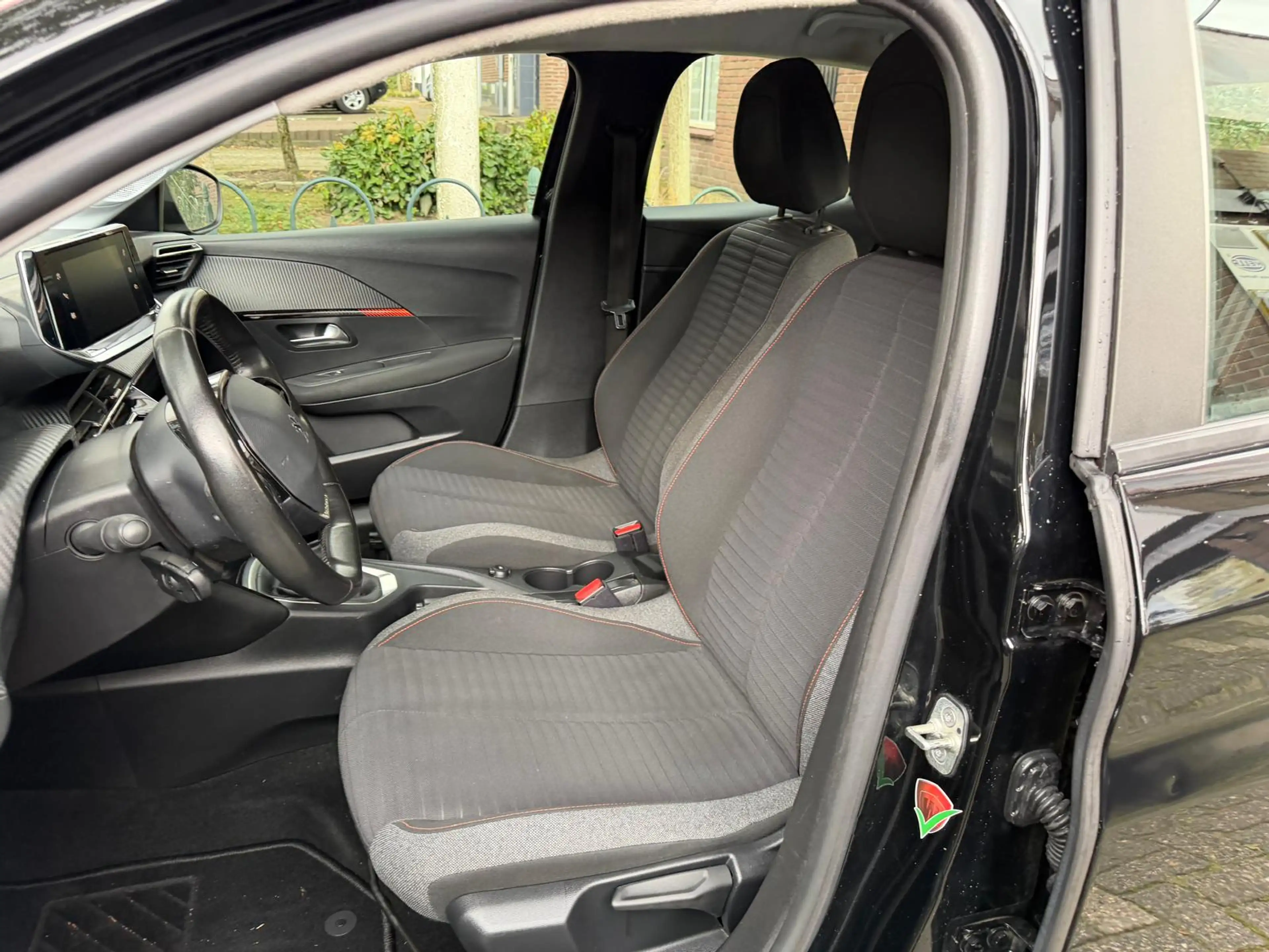 Peugeot 208 1.2 PureTech Active — photo 12