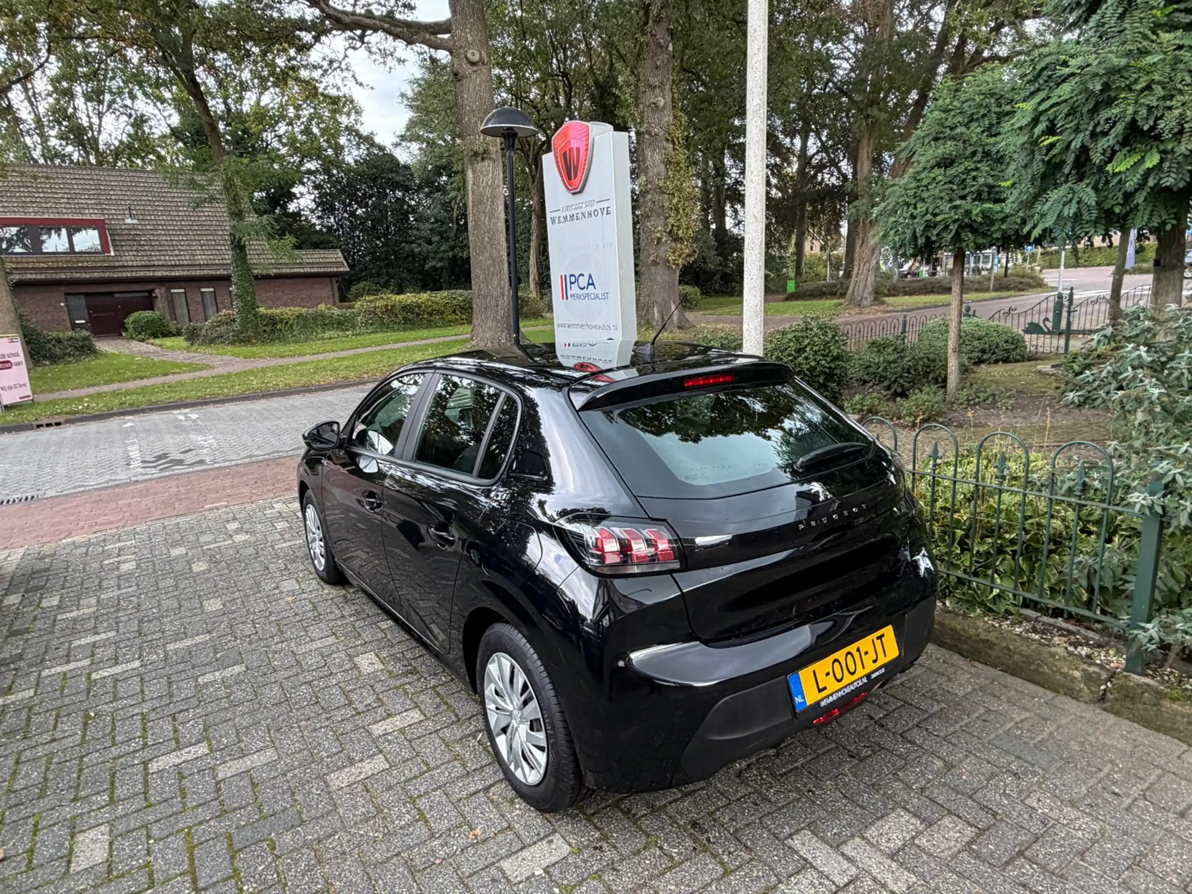 Peugeot 208 1.2 PureTech Active — photo 29