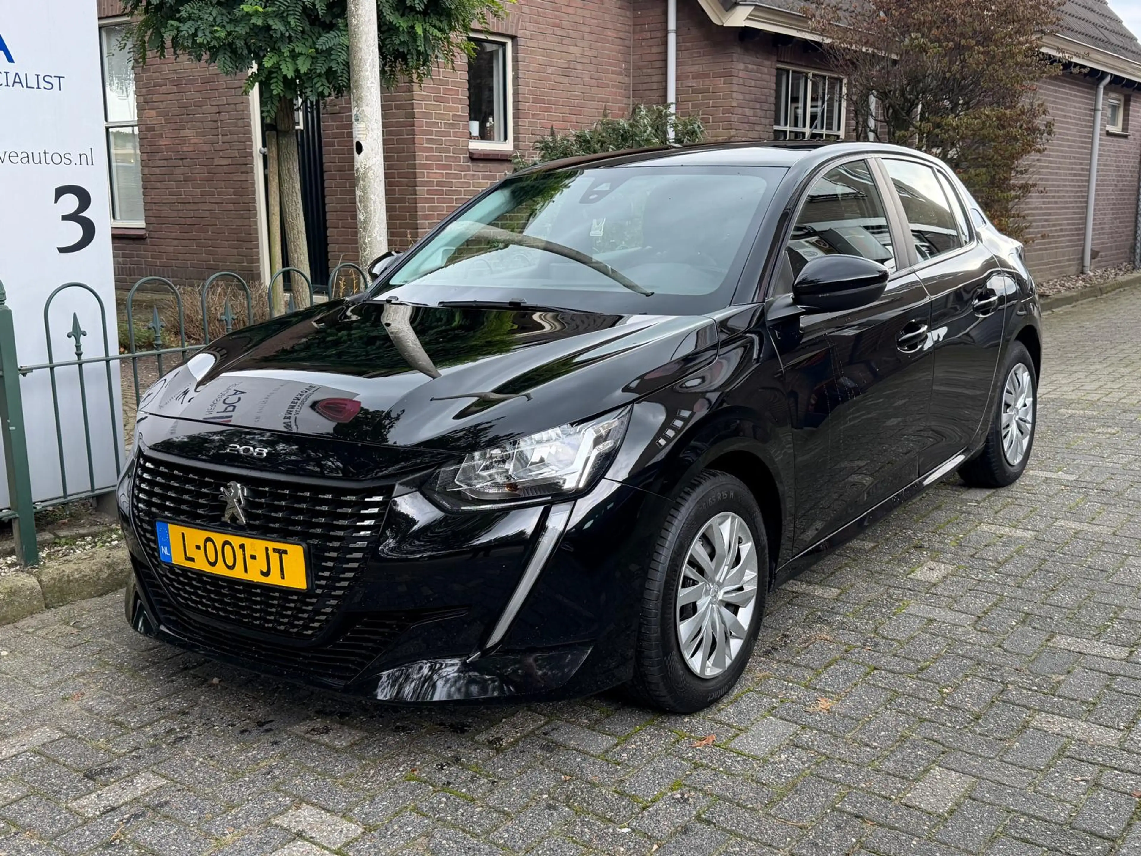 Peugeot 208 1.2 PureTech Active — photo 3