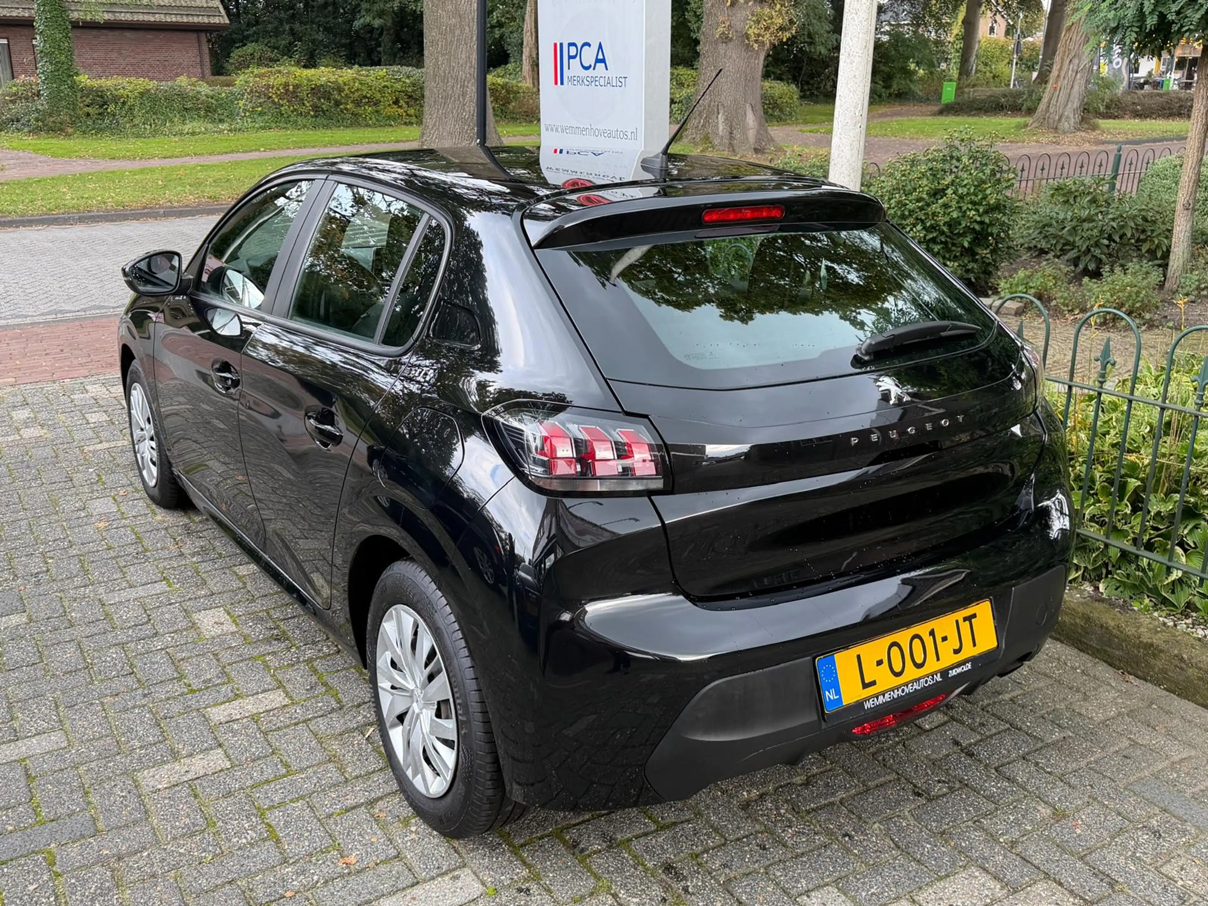 Peugeot 208 1.2 PureTech Active — photo 32