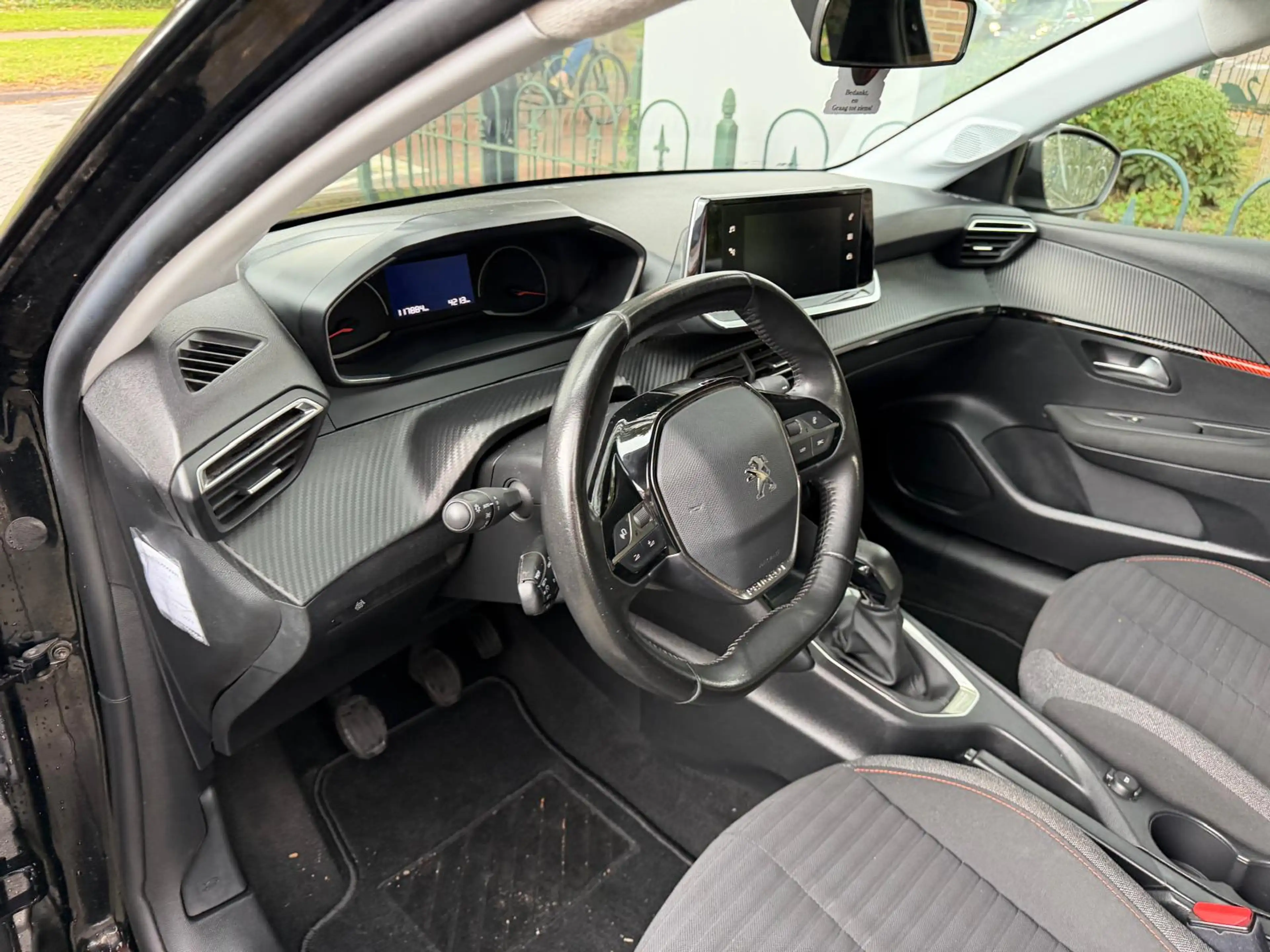 Peugeot 208 1.2 PureTech Active — photo 10