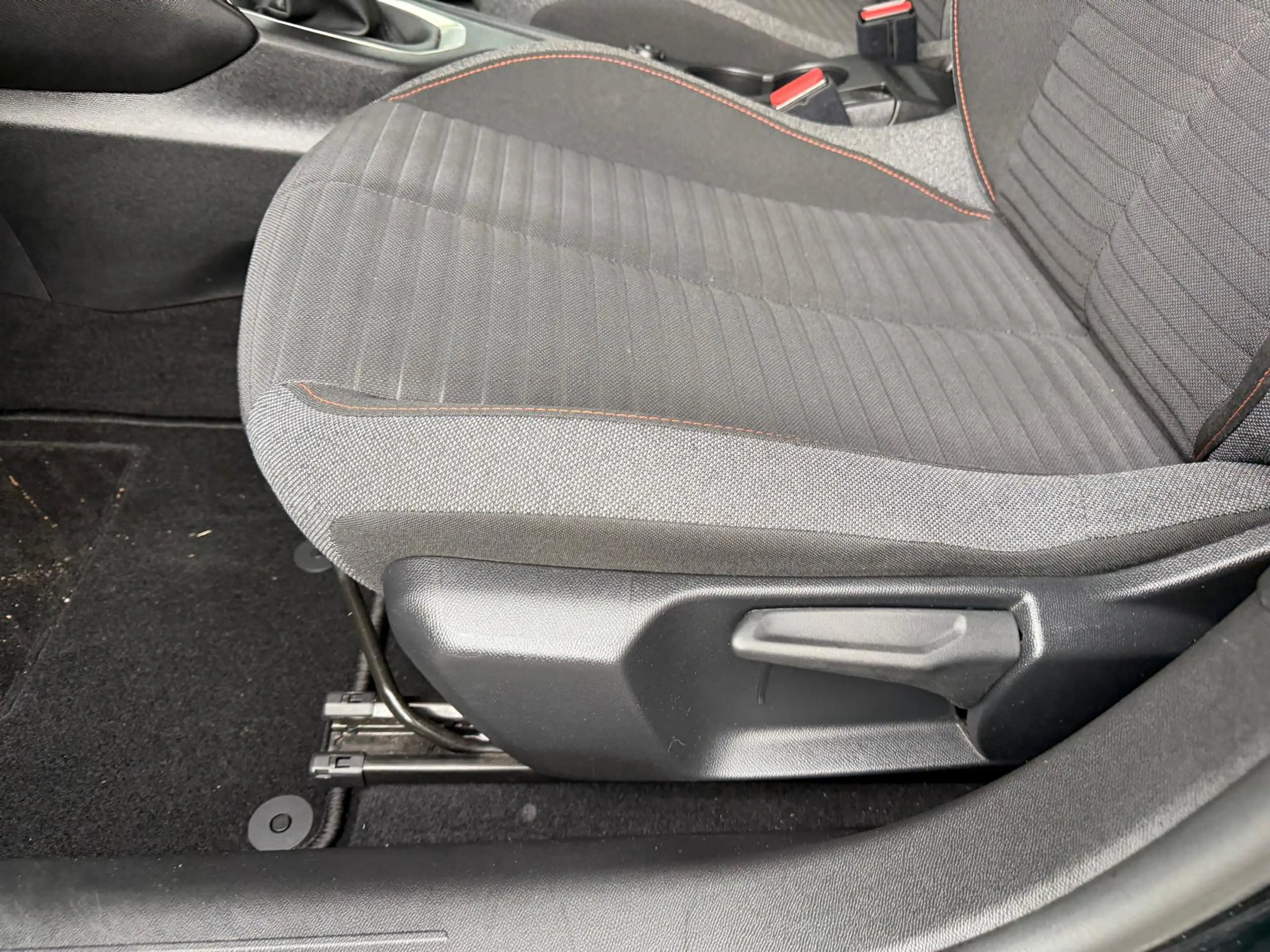 Peugeot 208 1.2 PureTech Active — photo 13