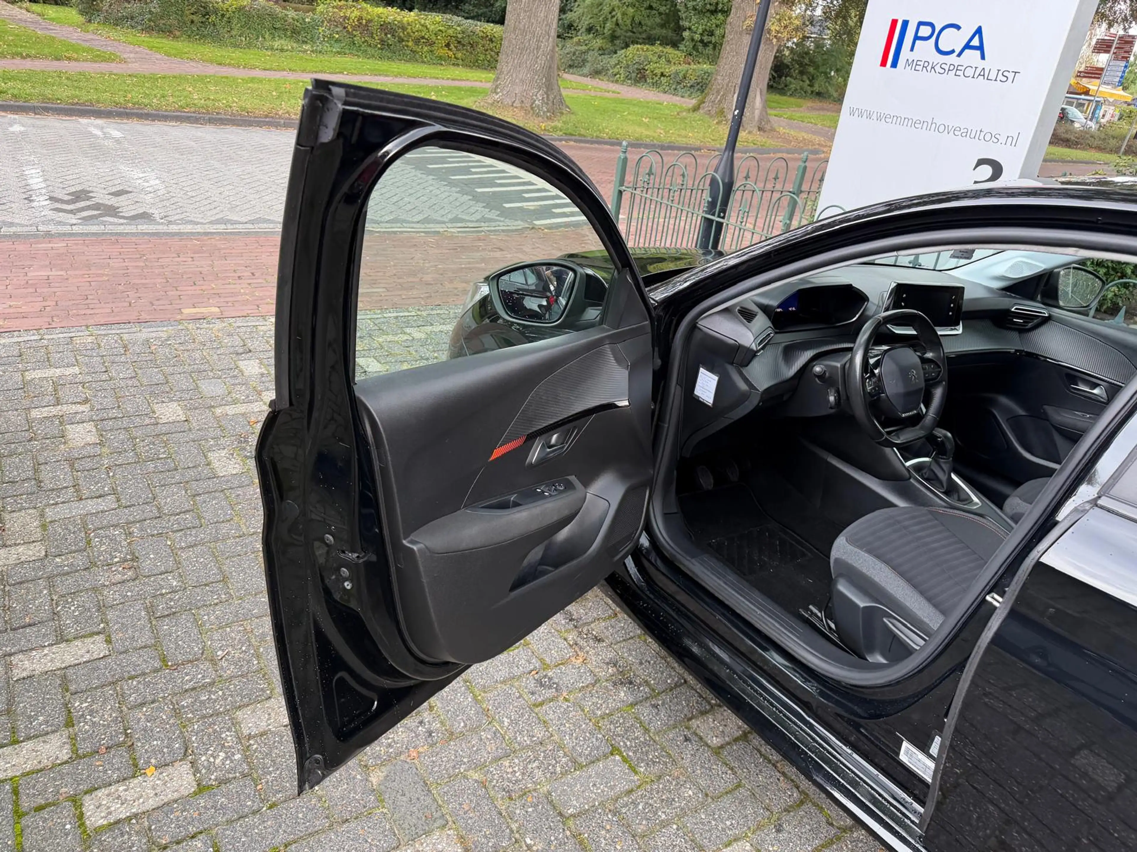 Peugeot 208 1.2 PureTech Active — photo 8