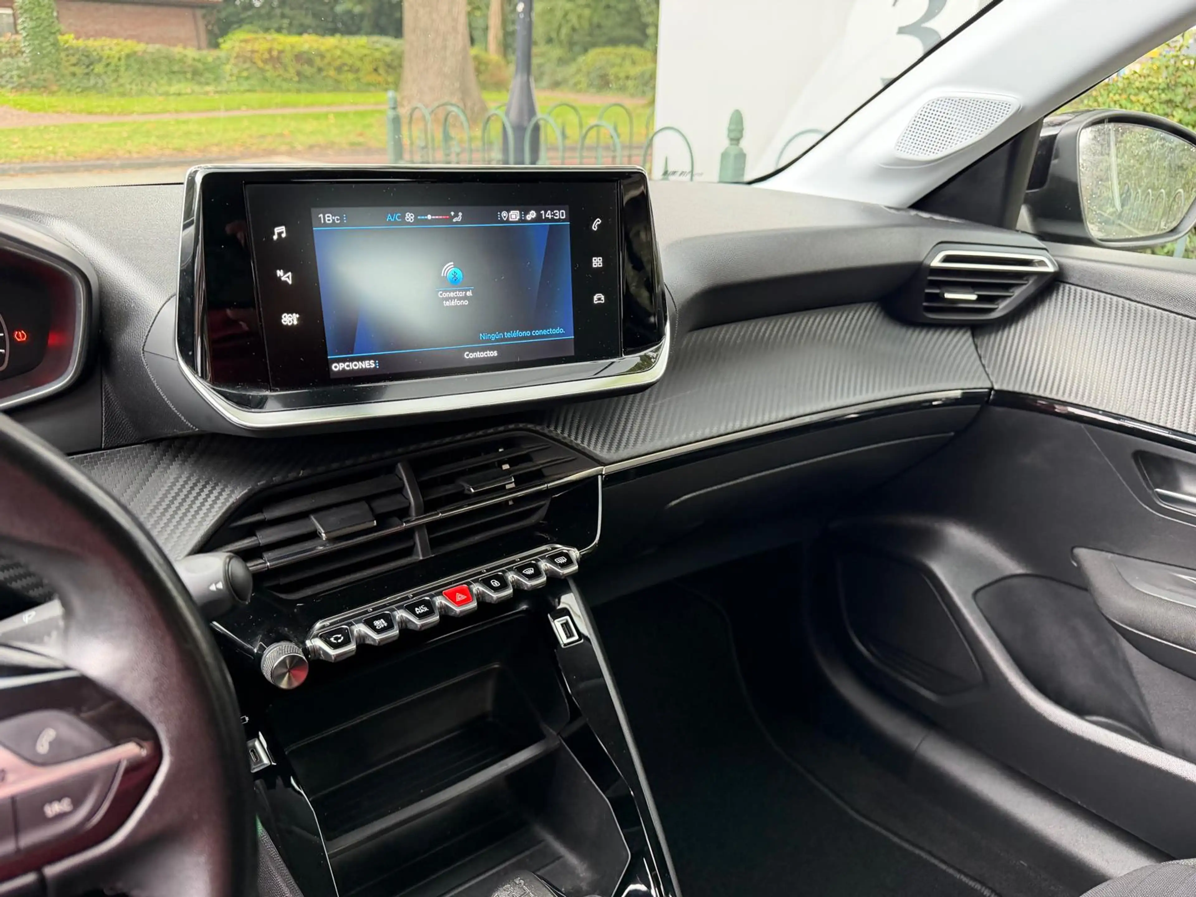 Peugeot 208 1.2 PureTech Active — photo 22