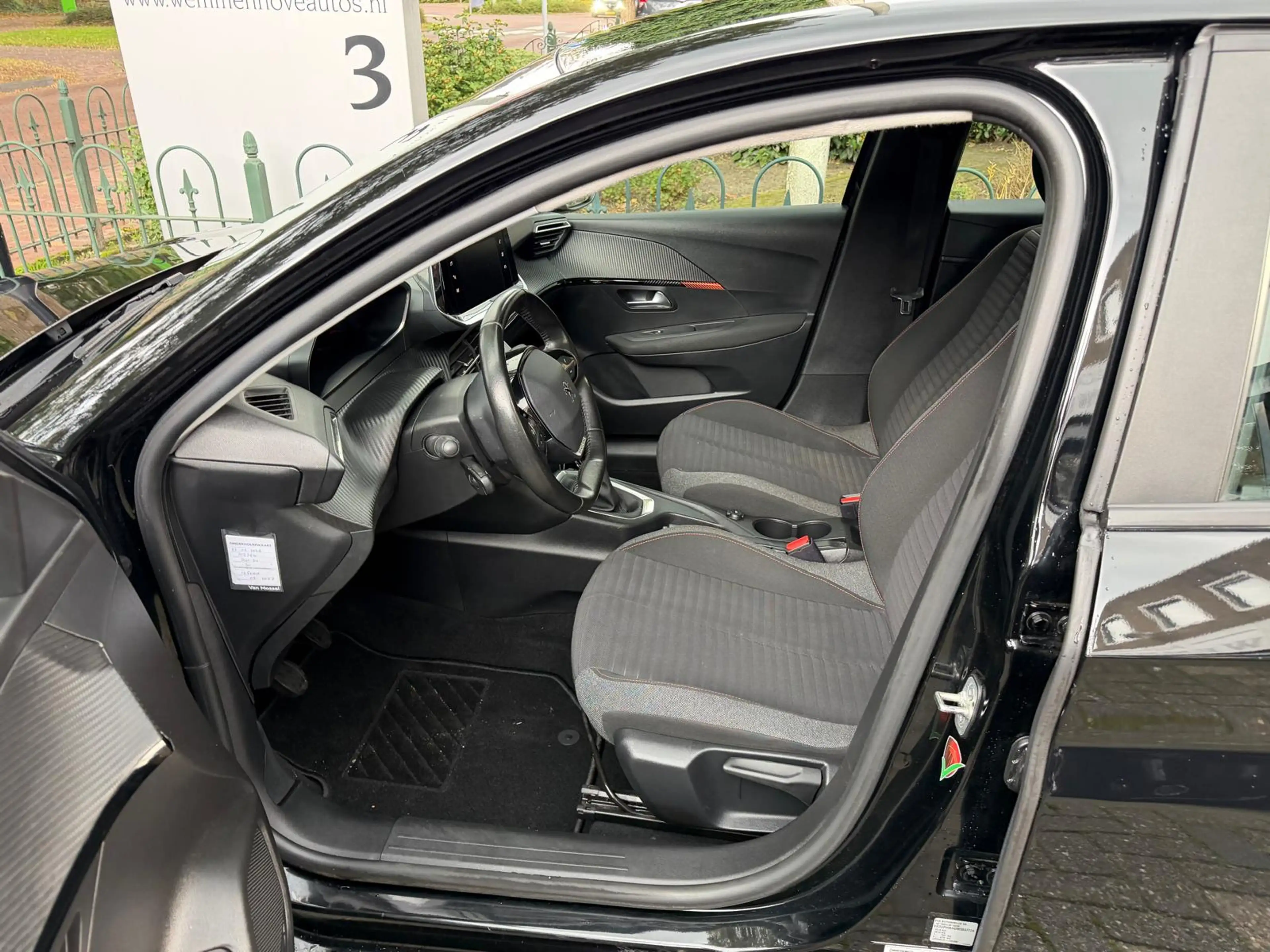 Peugeot 208 1.2 PureTech Active — photo 11