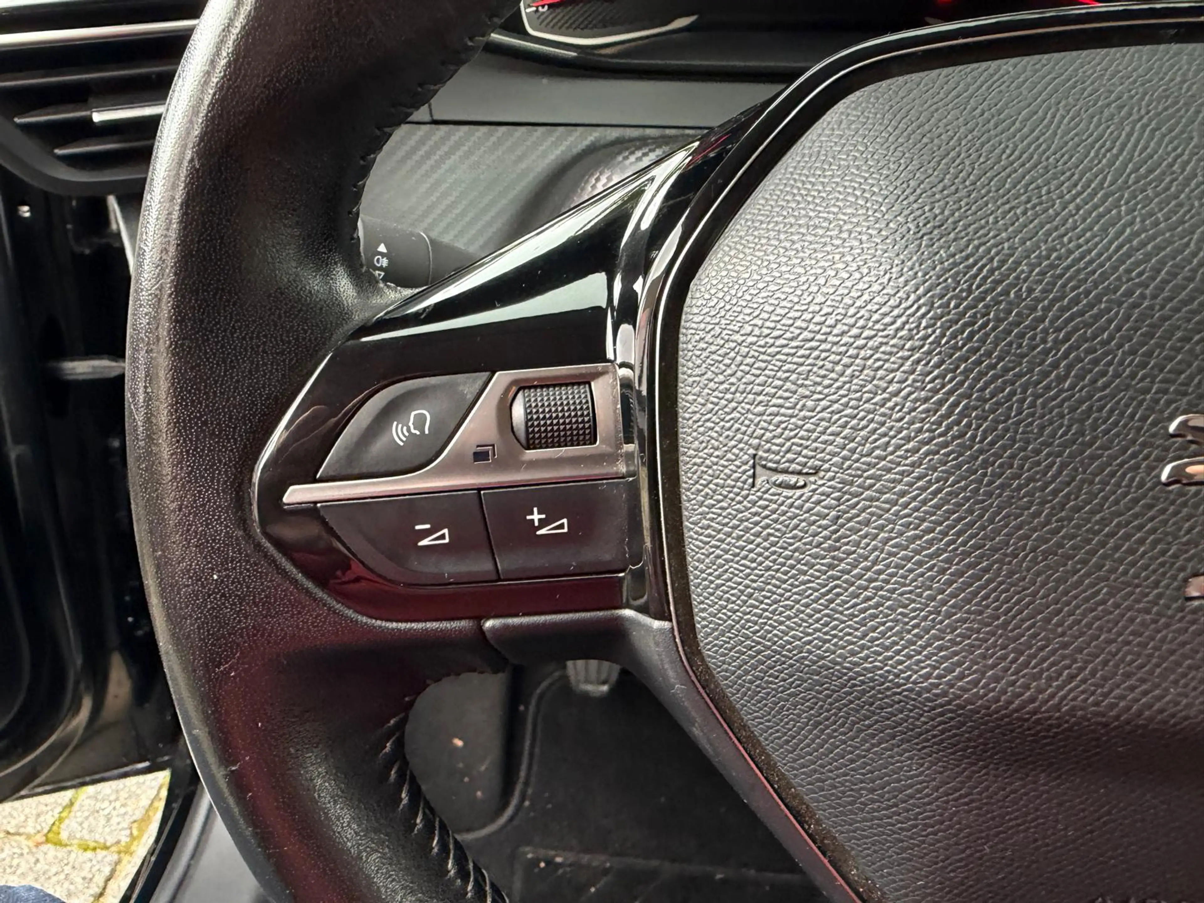 Peugeot 208 1.2 PureTech Active — photo 17