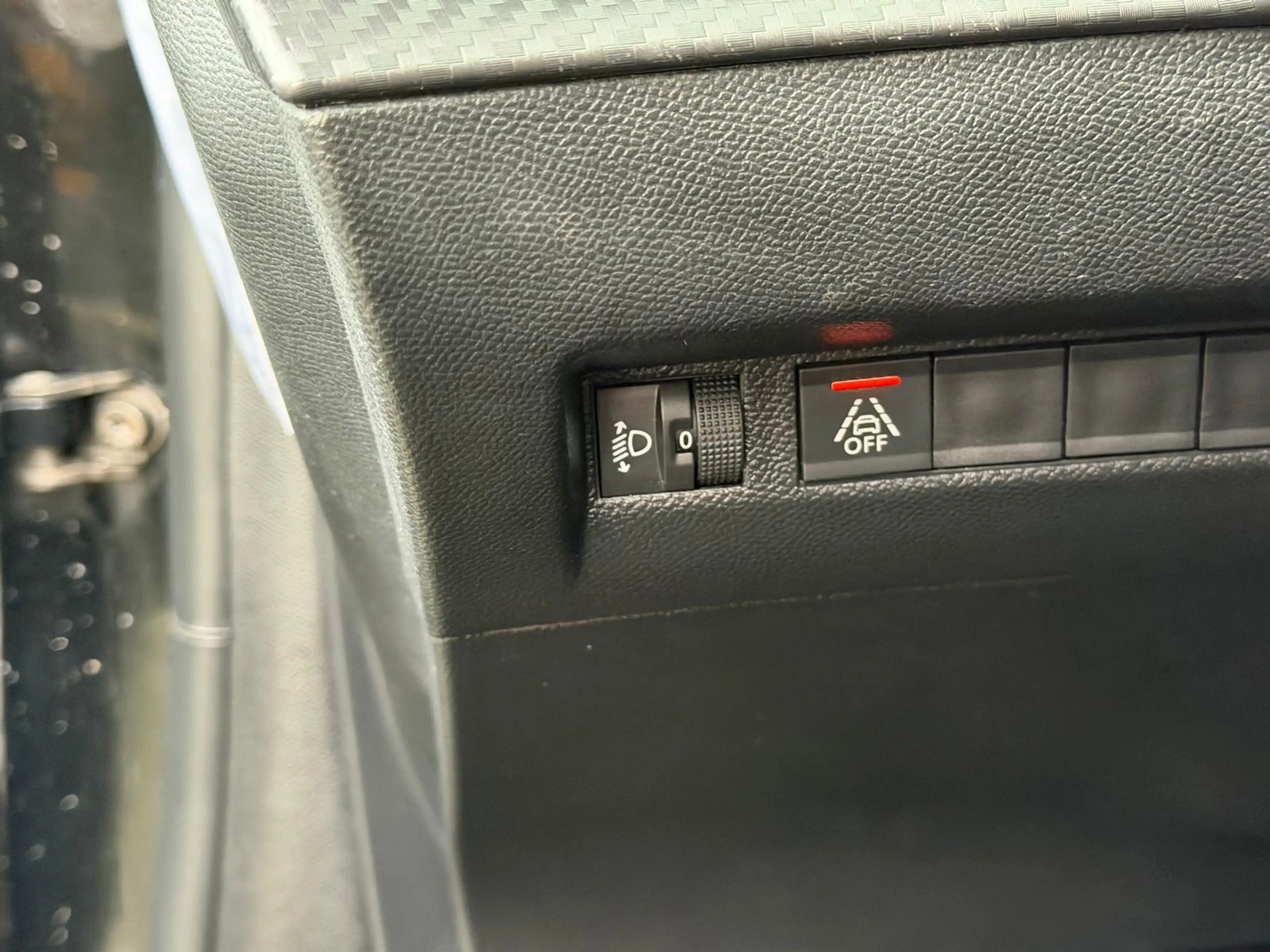 Peugeot 208 1.2 PureTech Active — photo 14