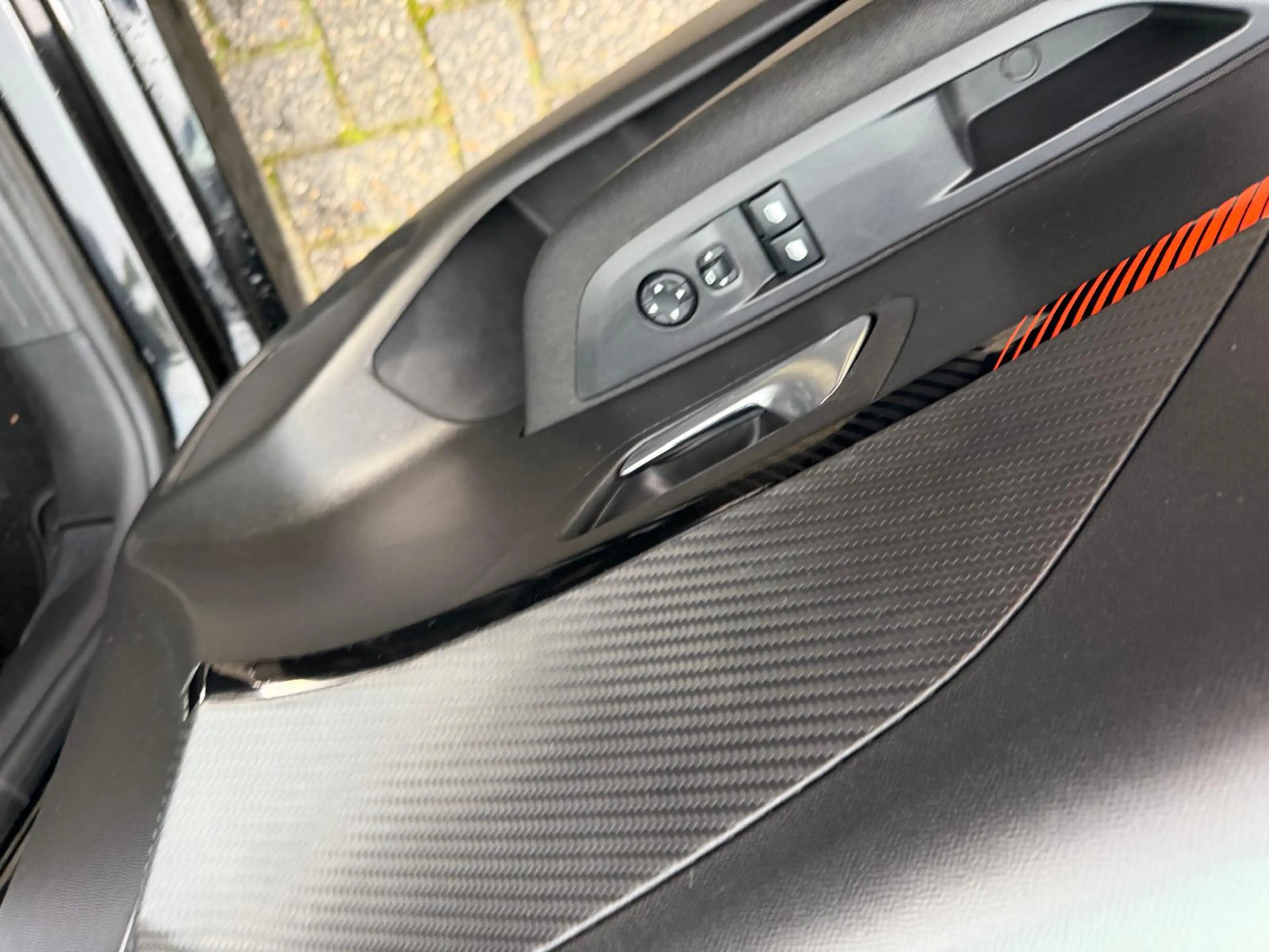Peugeot 208 1.2 PureTech Active — photo 9