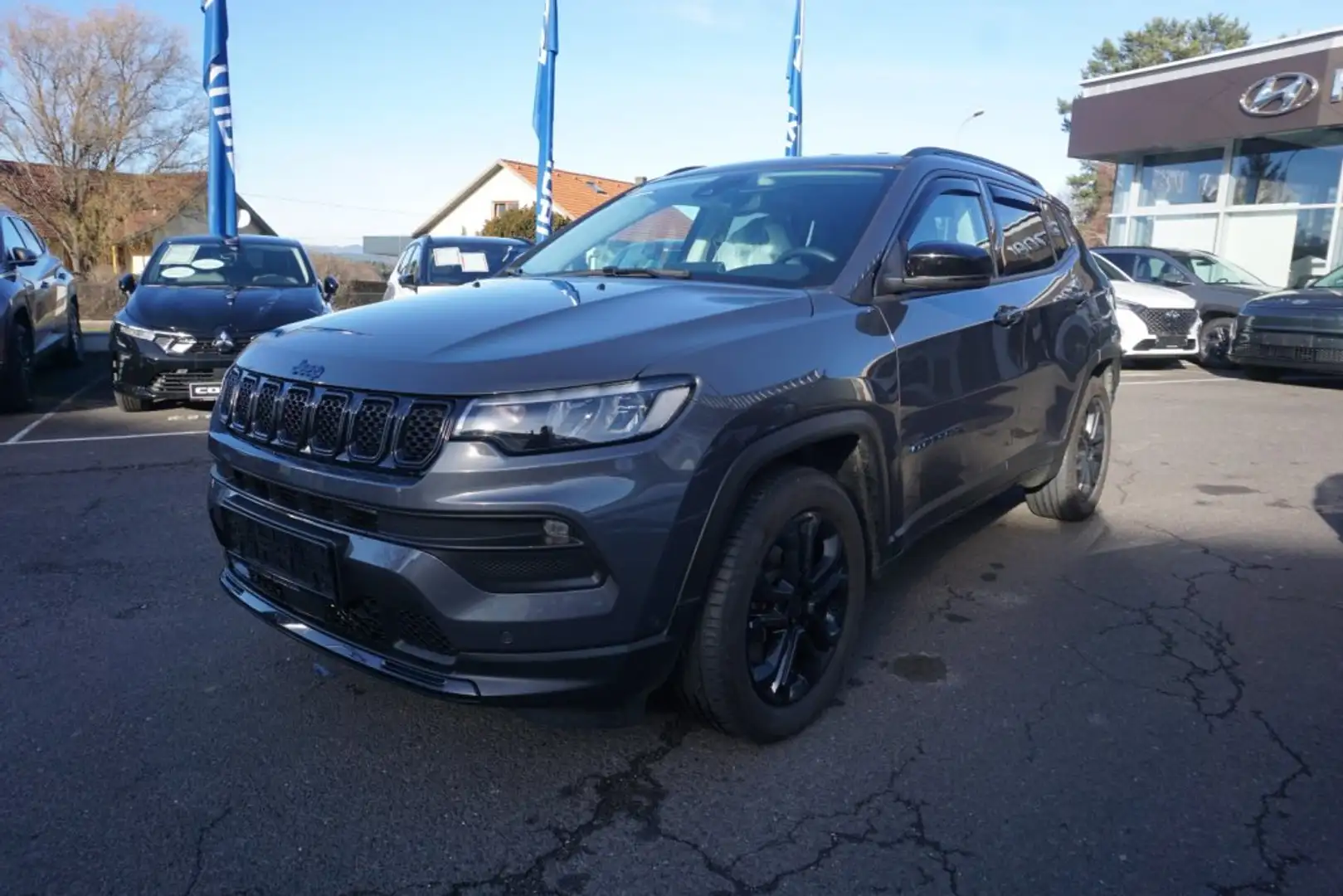 Jeep Compass 1,3 PHEV Night Eagle 190 PS AT Grau - 1
