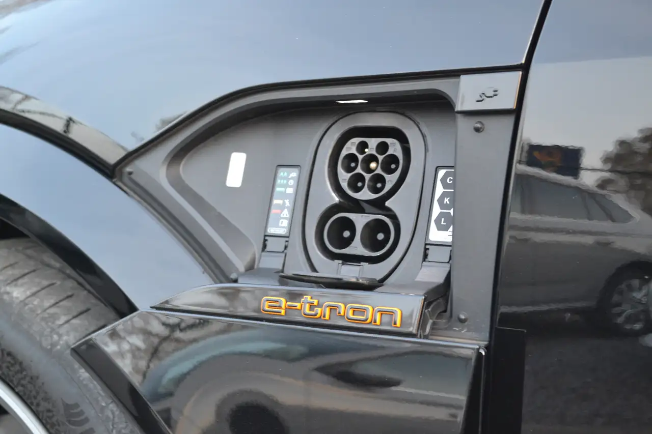 Audi Q8 e-Tron "S" 503 PK, миниатюра 21