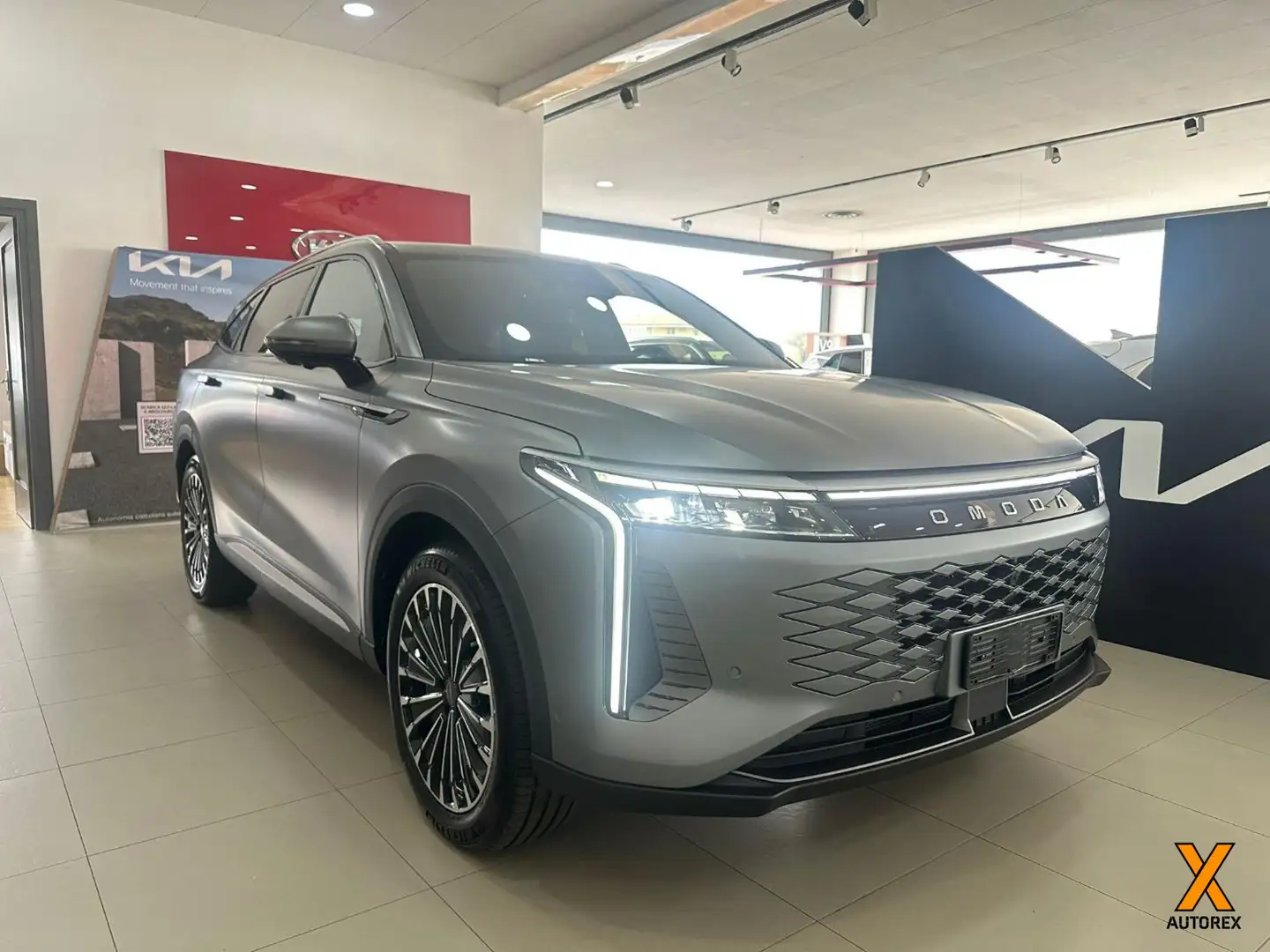 Omoda 9 1.5TGDI Super Hybrid System i-AWD CON ROTTAMAZIONE Grigio - 1