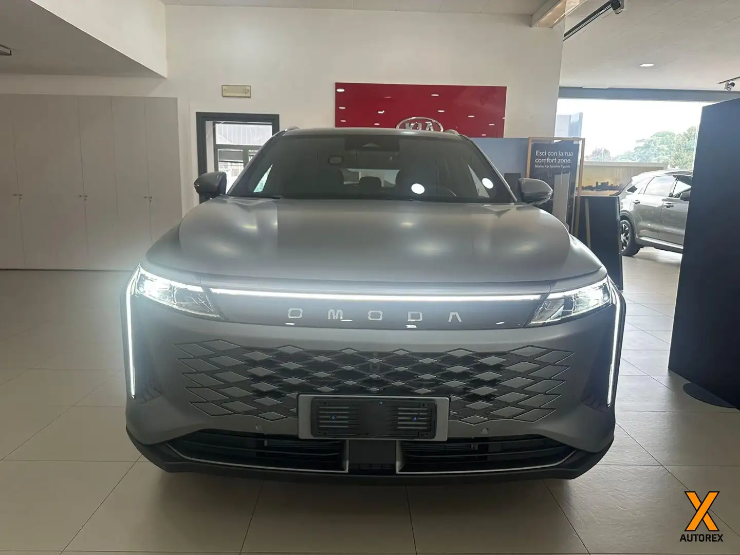 Omoda 9 1.5TGDI Super Hybrid System i-AWD CON ROTTAMAZIONE Grigio - 2
