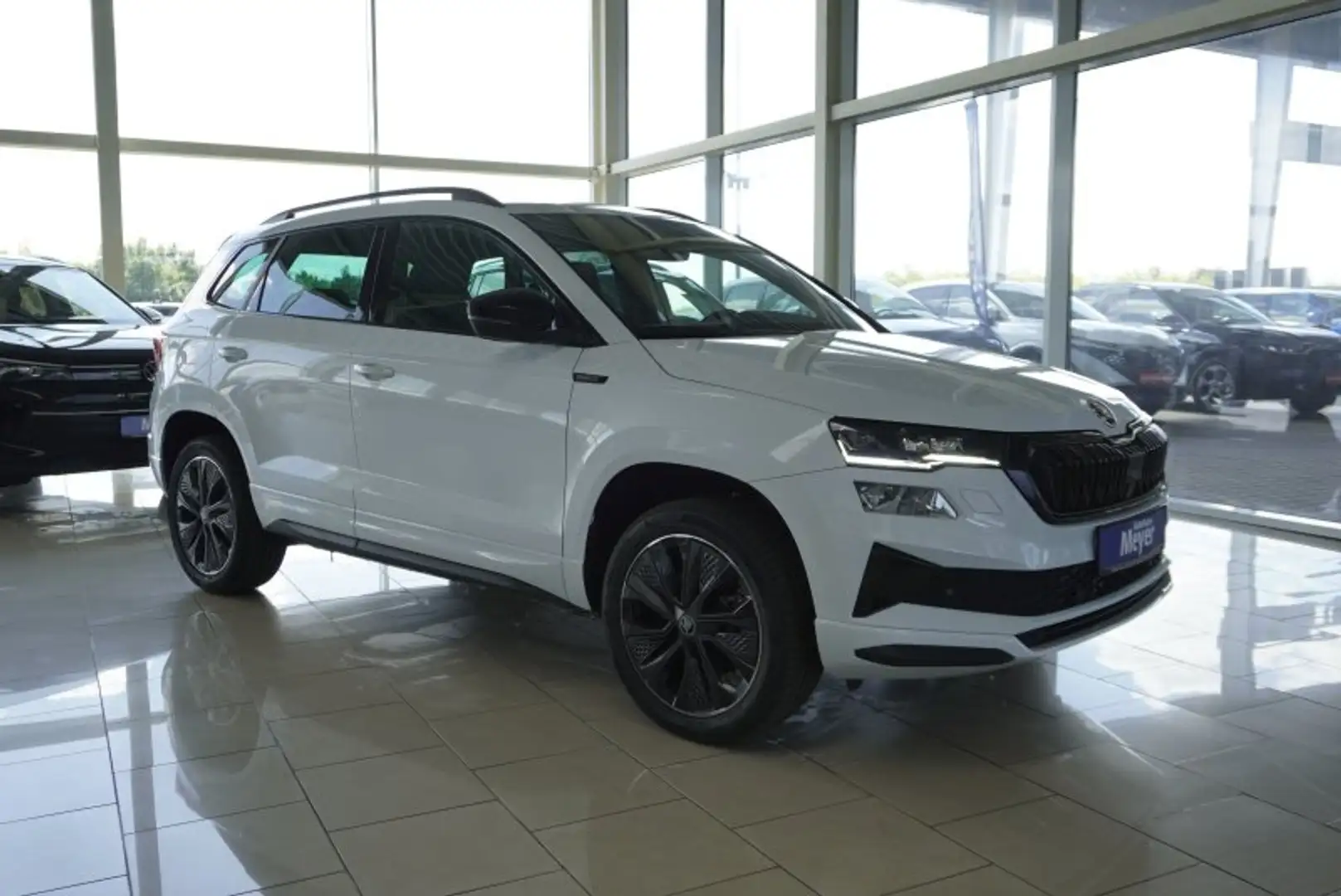 Skoda Karoq Sportline 1,5TSI DSG 4*J.Gar/aAHK/Matrix/Navi Weiß - 1