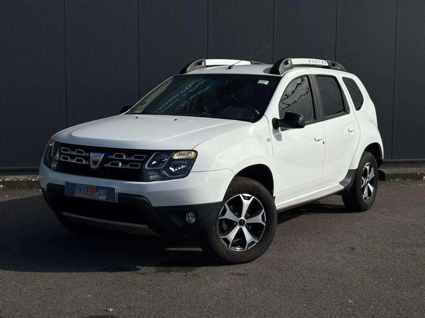 Dacia Duster TCE 125 Explorer avec Attelage, GPS et Radars de recul Weiß - 2