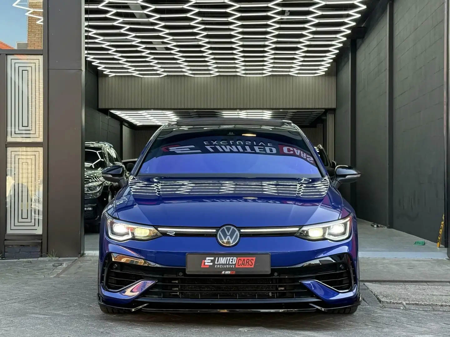Volkswagen Golf 8 2.0 TSI R 4Motion | PANO | AKRA | STAGE 2 Bleu - 2