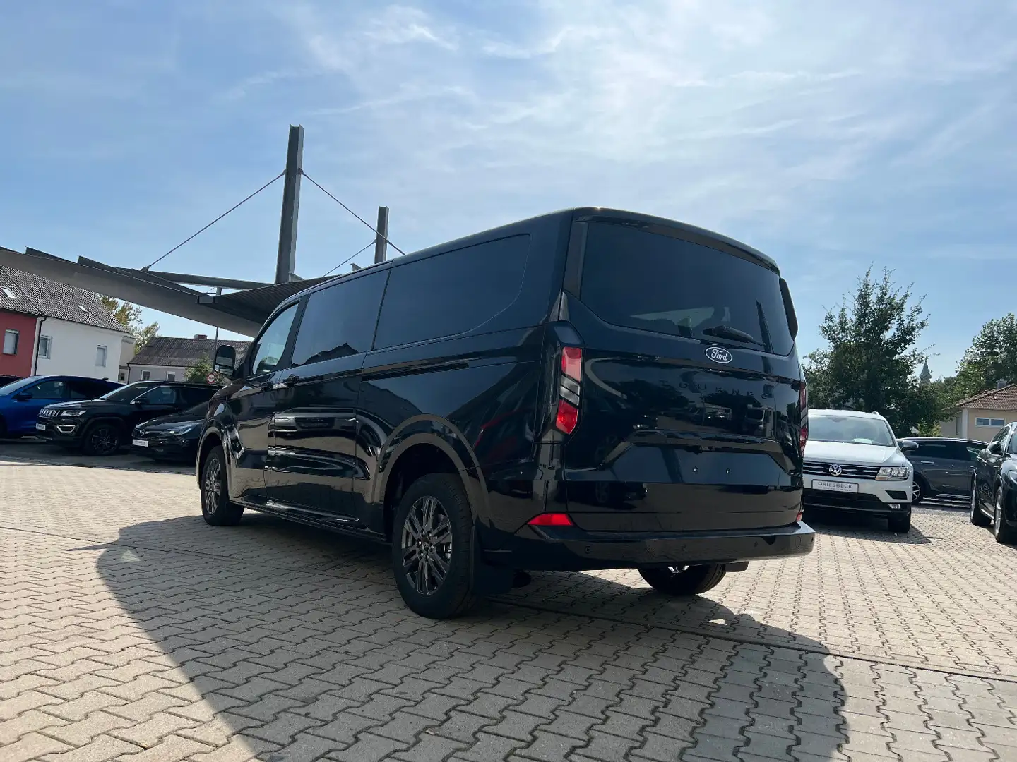 Ford Tourneo Custom L2 2.0 EcoBlue 320 Titanium Leder Schwarz - 2