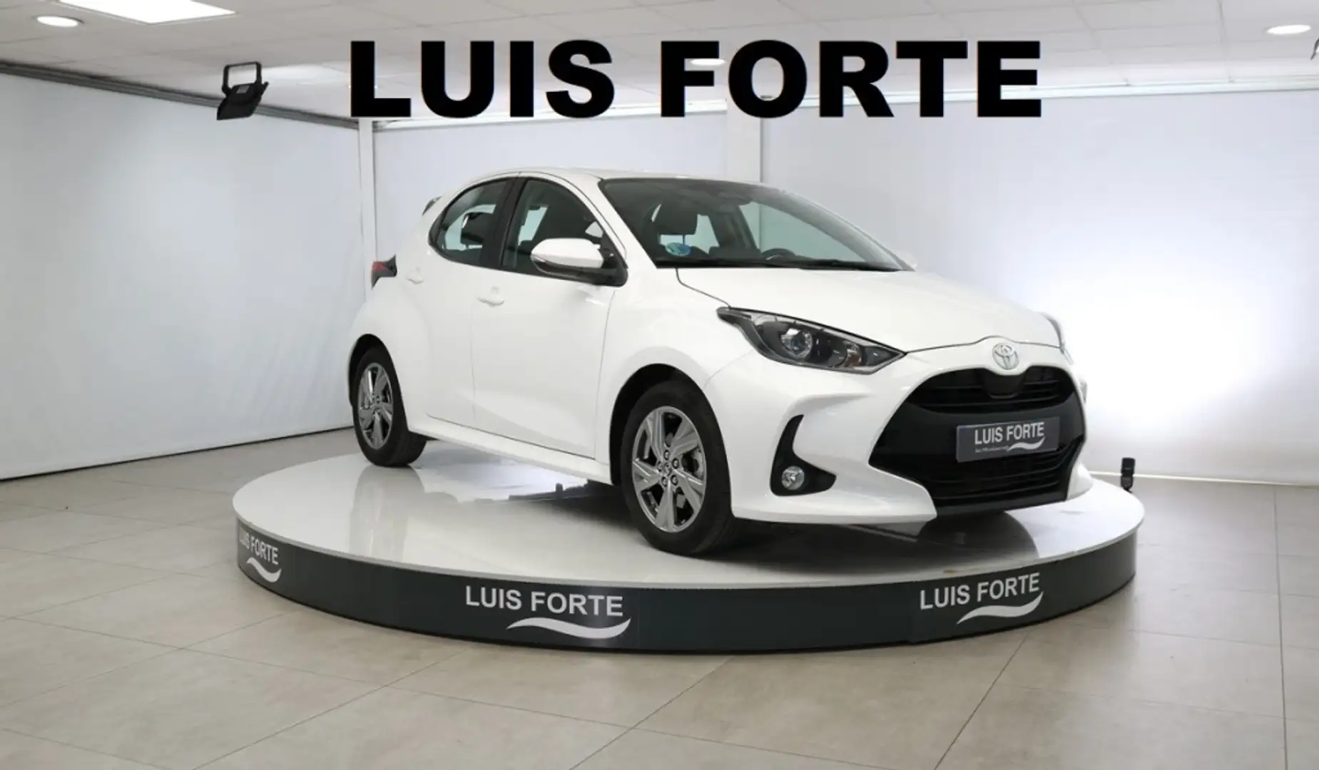 Toyota Yaris 120H 1.5 Active Tech Blanc - 1