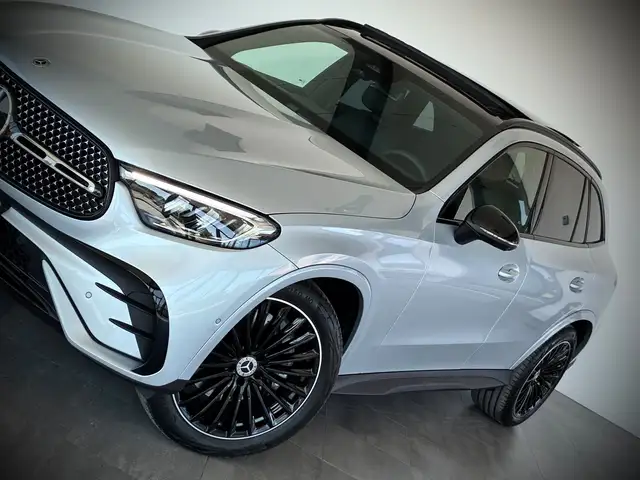 Mercedes-Benz GLC 200 view 3