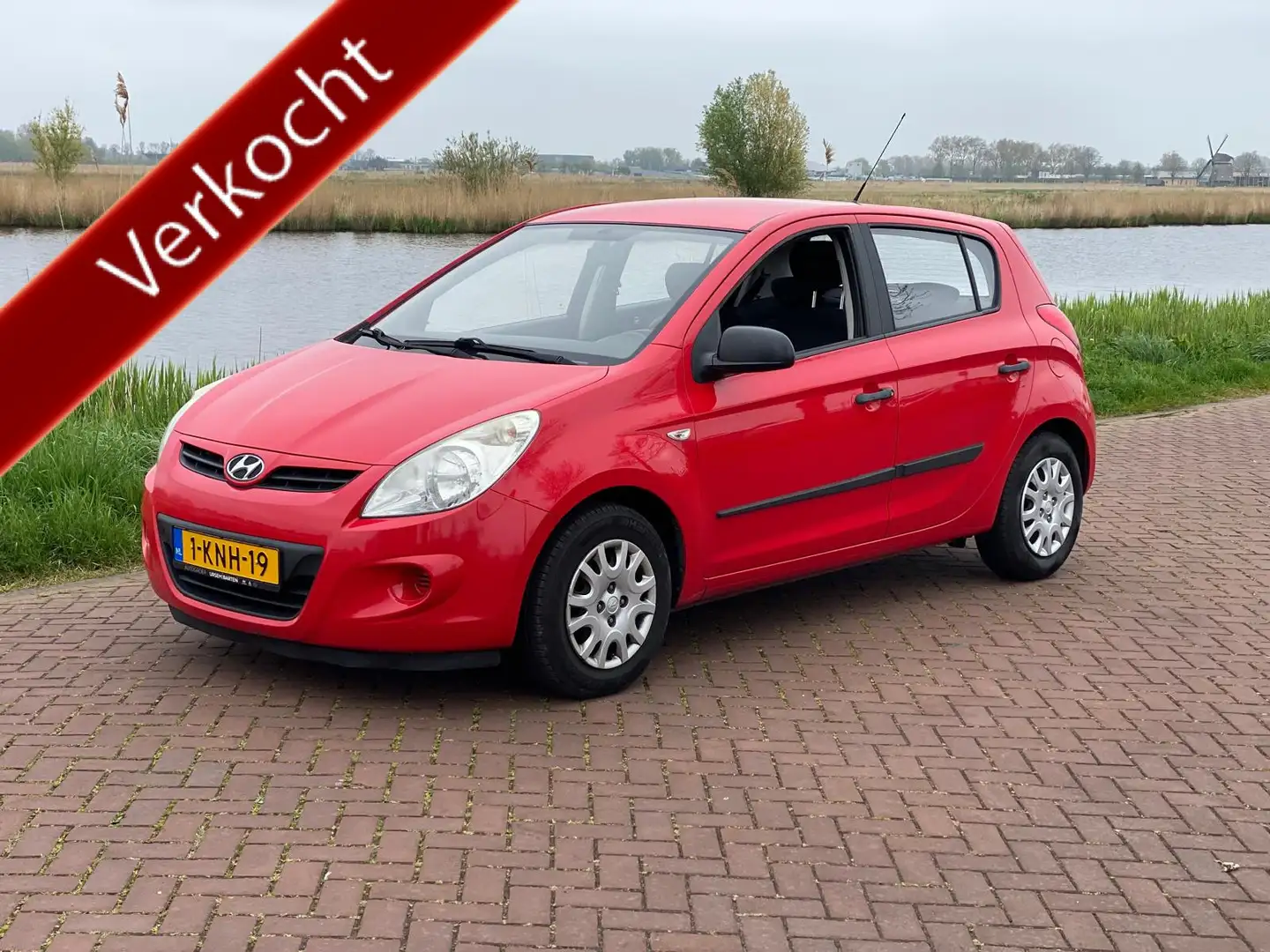 Hyundai i20 1.2i i-Motion 5 Drs Airco Nw staat !! Rot - 1