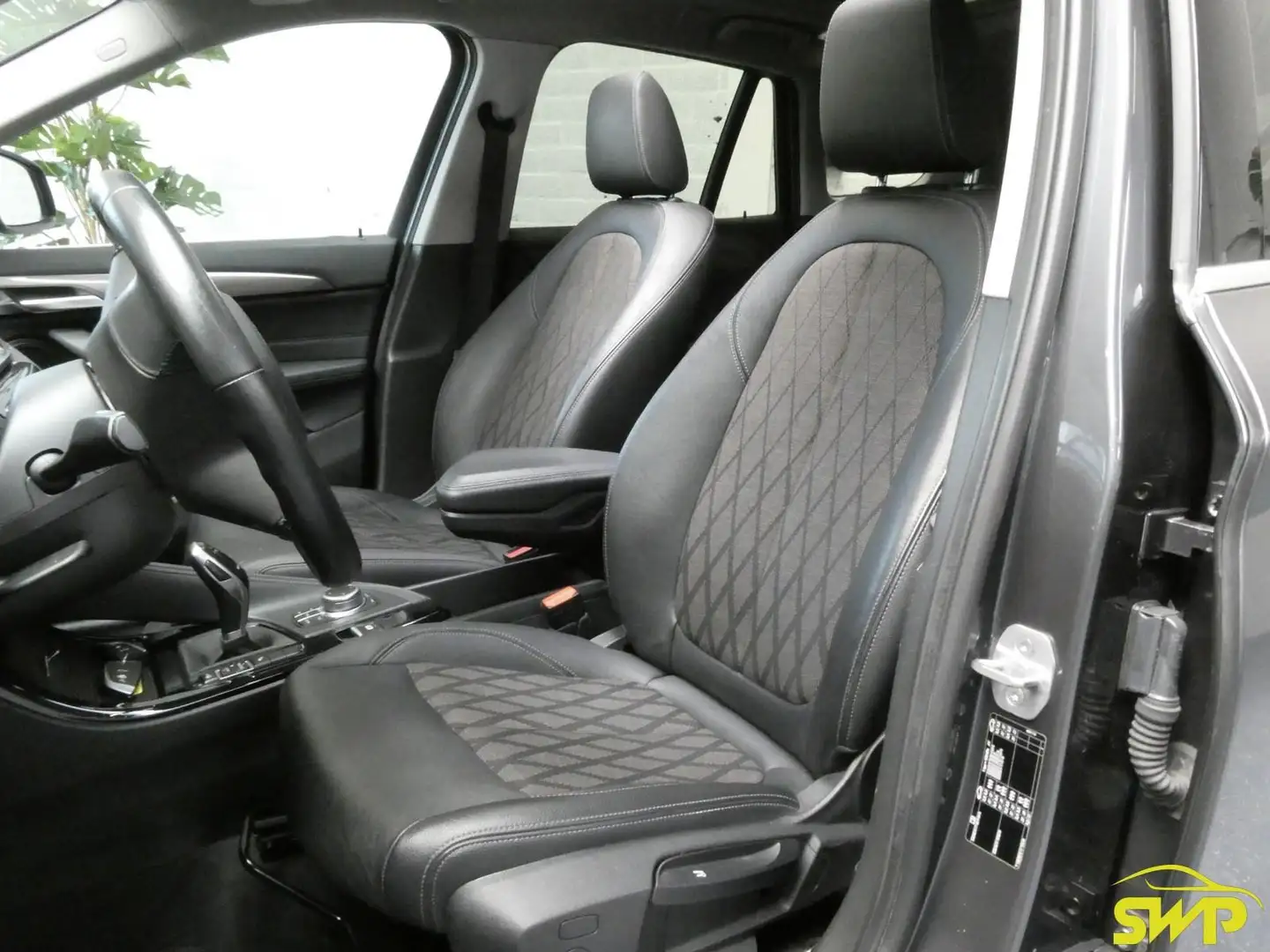 BMW X1 sDrive18i X-line | Pano | Navi | Cam | Stoelverw. Grijs - 2