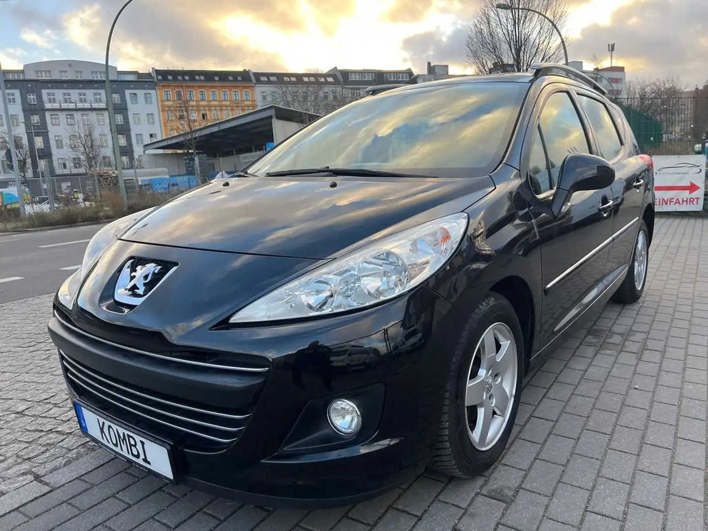 Peugeot 207 SW Premium,Klima,Pano,Allwetter Schwarz - 2