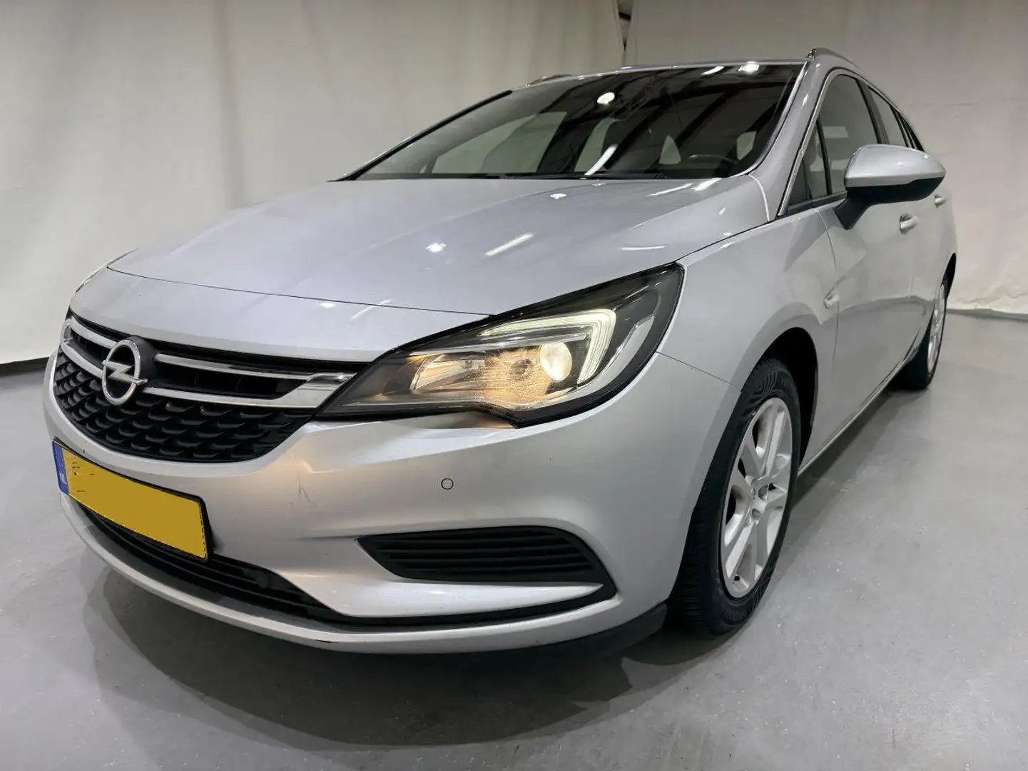 Opel Astra SPORTS TOURER 1.6 CDTI Grijs - 1