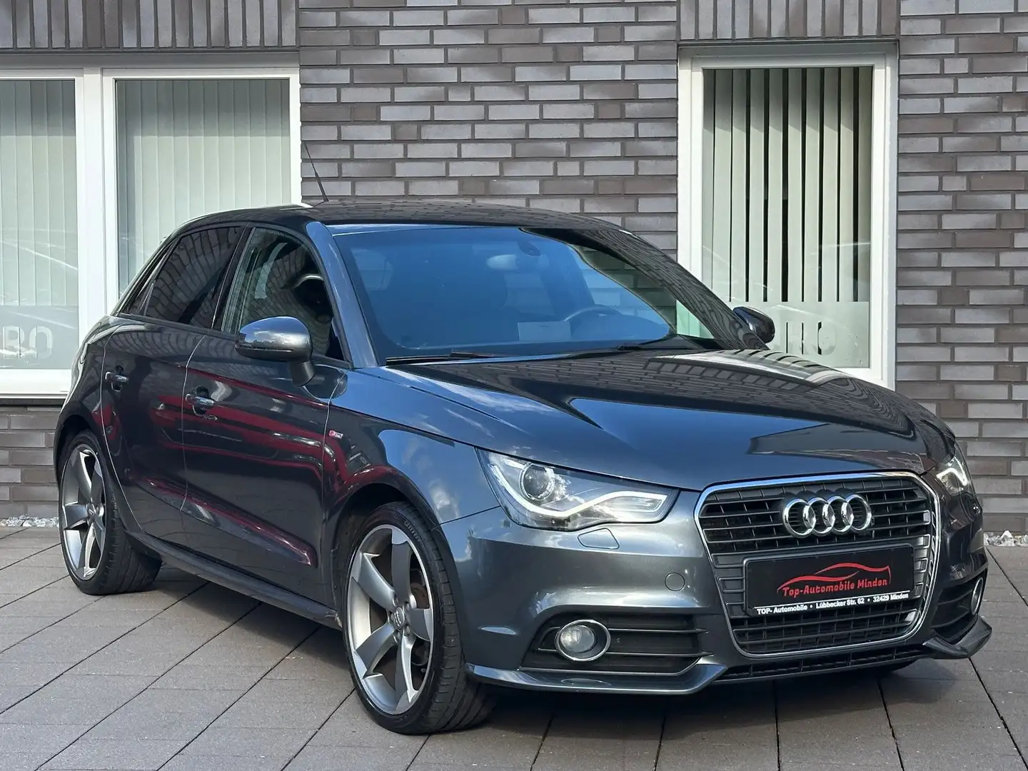 Audi A1 1.6 S-line/Sportpaket/KLIMA/1HAND/TÜV 06/2026 Grau - 1