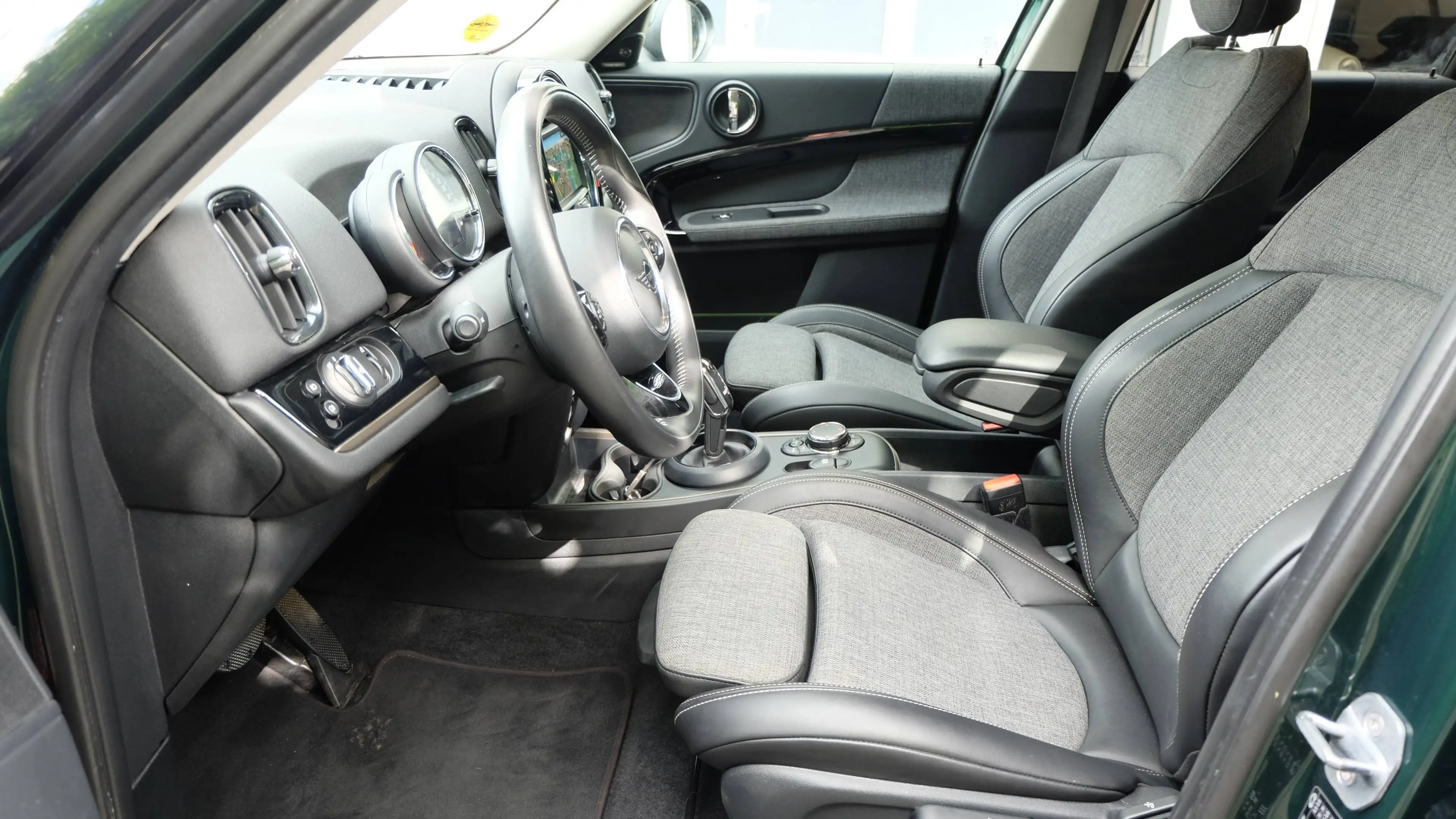 MINI One Countryman One — photo 10