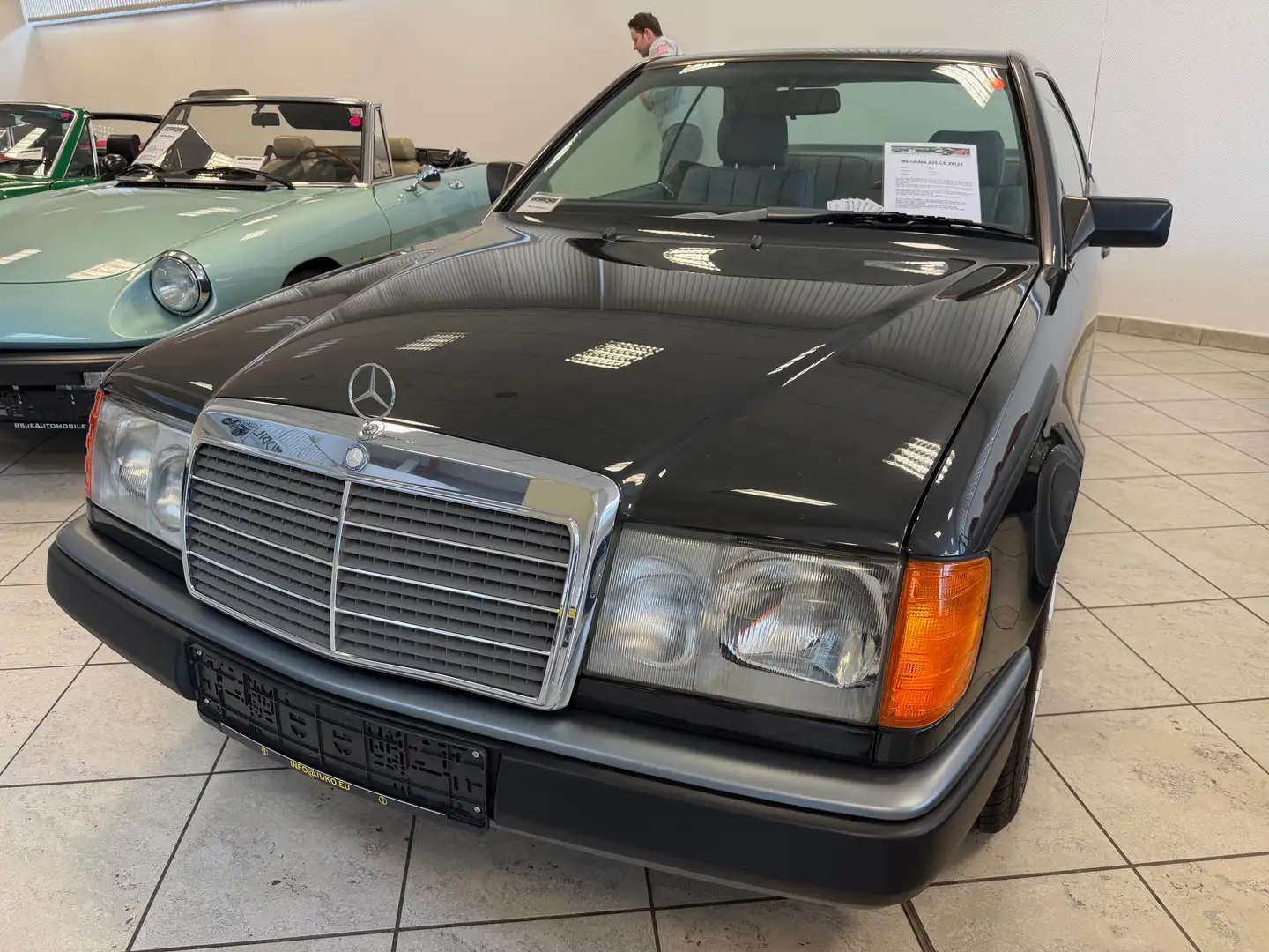 Mercedes-Benz Baureihe 124 CE-Klasse 230 CE Schwarz - 1
