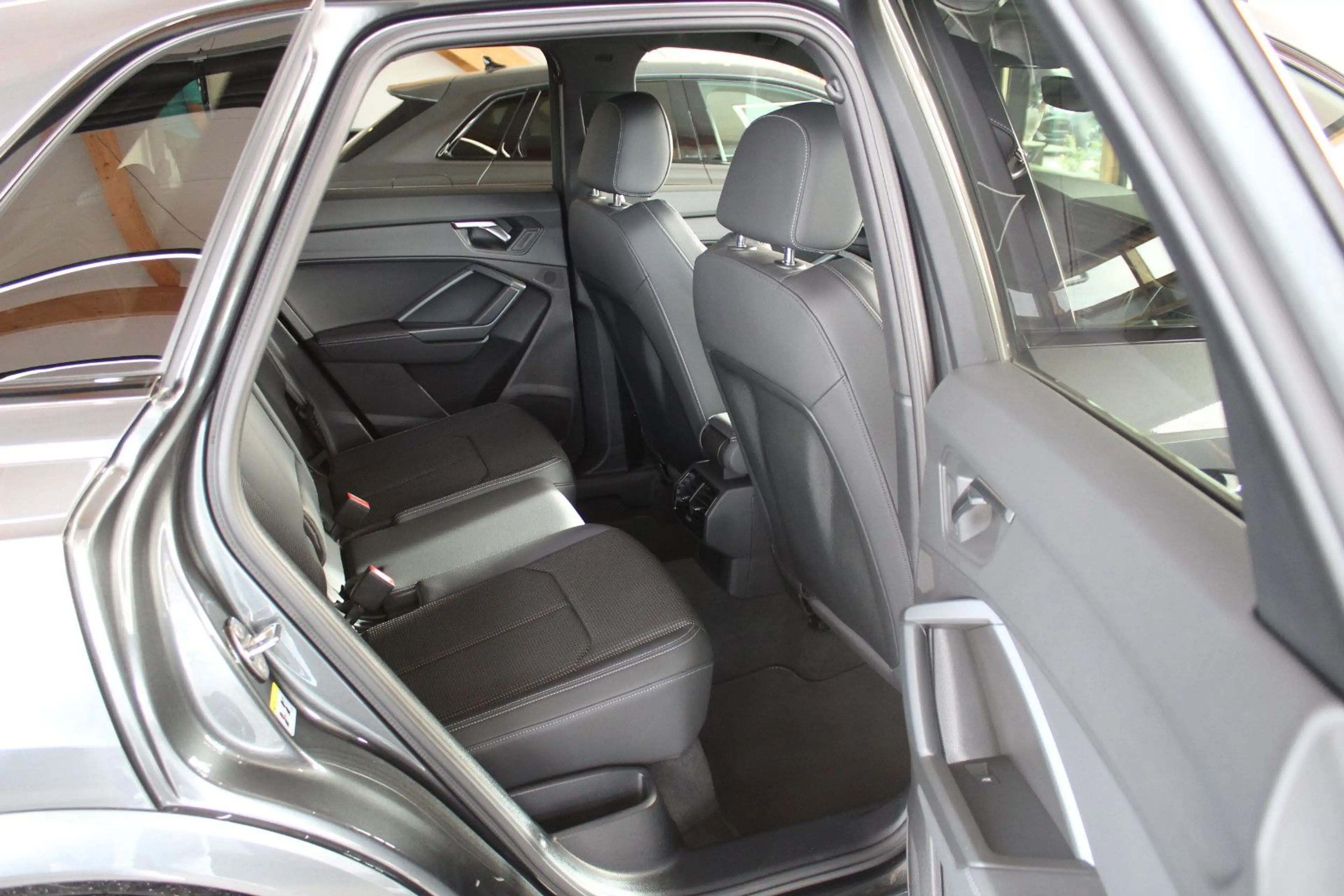 Audi Q3 45 TFSI quattro S tronic S line sport — photo 12