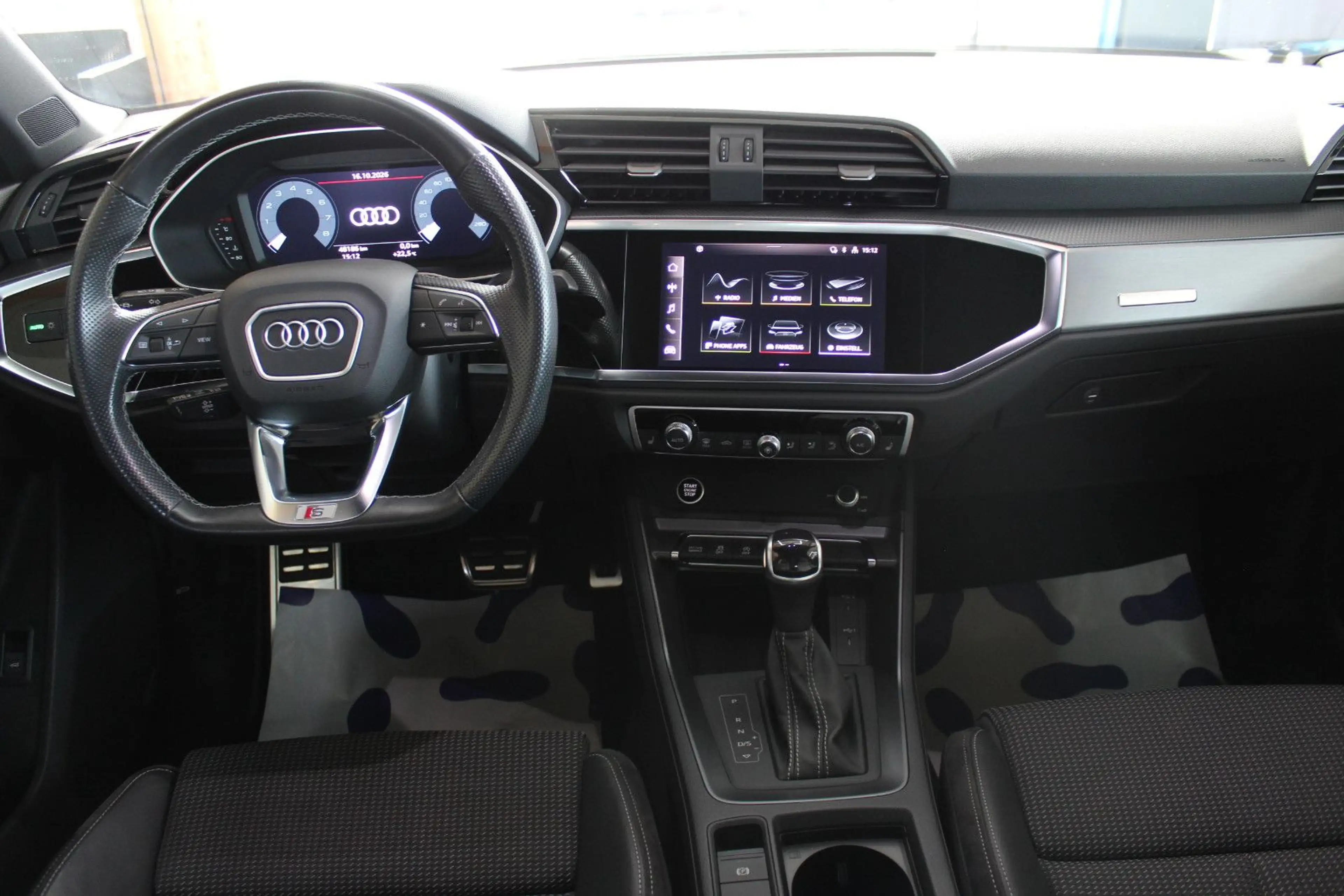 Audi Q3 45 TFSI quattro S tronic S line sport — photo 9