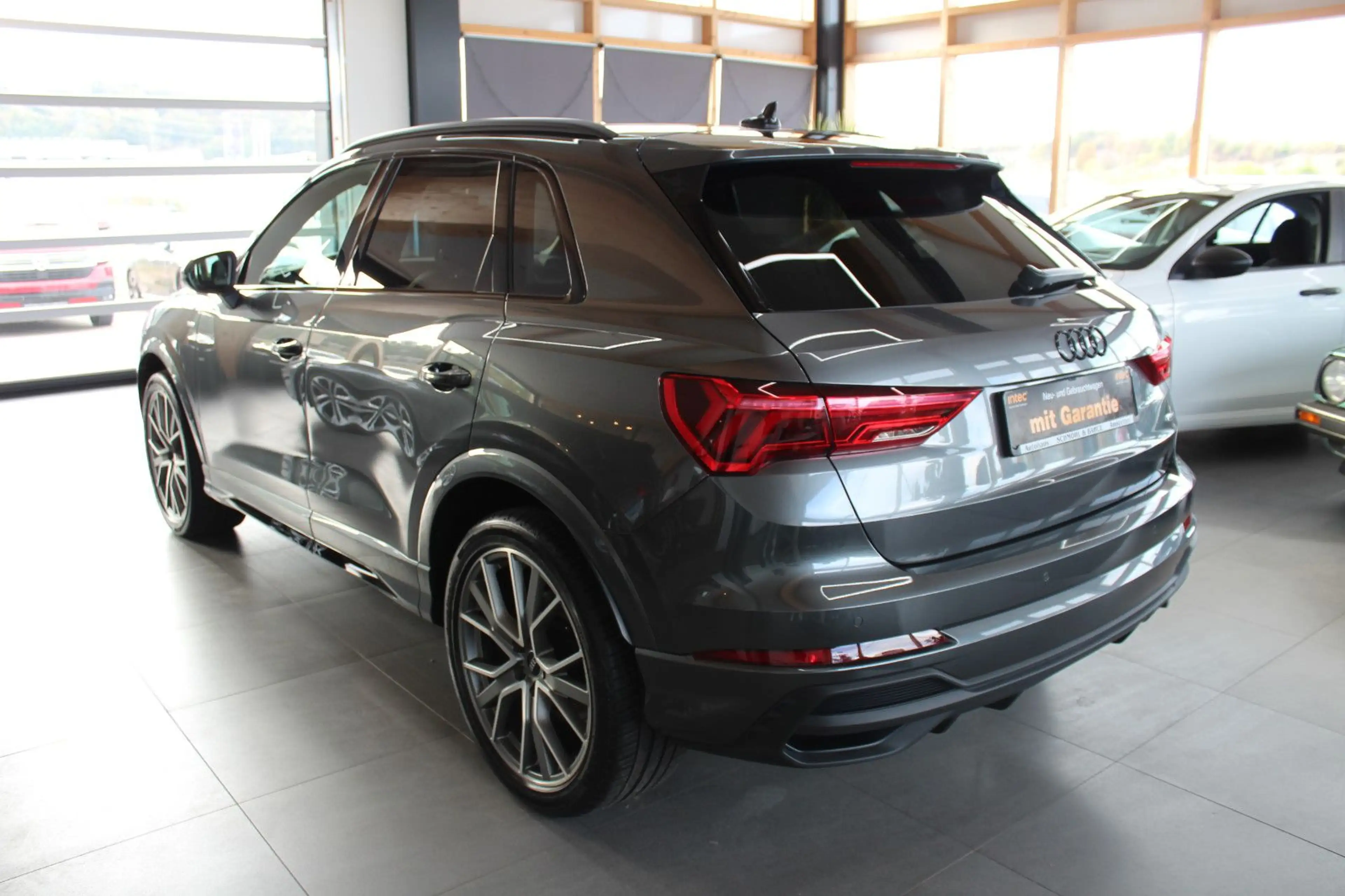 Audi Q3 45 TFSI quattro S tronic S line sport — photo 6