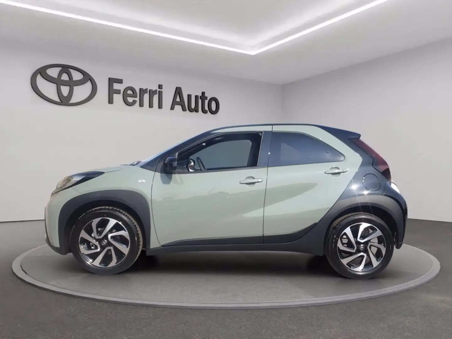 Toyota Aygo X 1.0 trend 72cv Nero - 2
