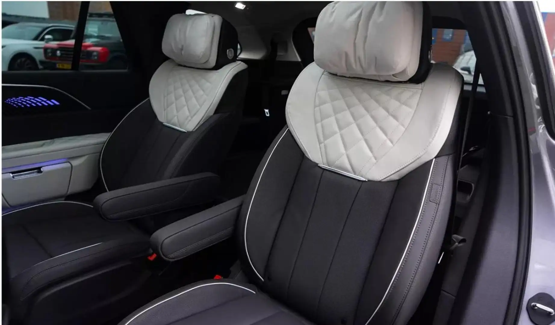 Hongqi E-HS9 i 99kWh President | Panormisch Dak | Memory Zetels Grijs - 2