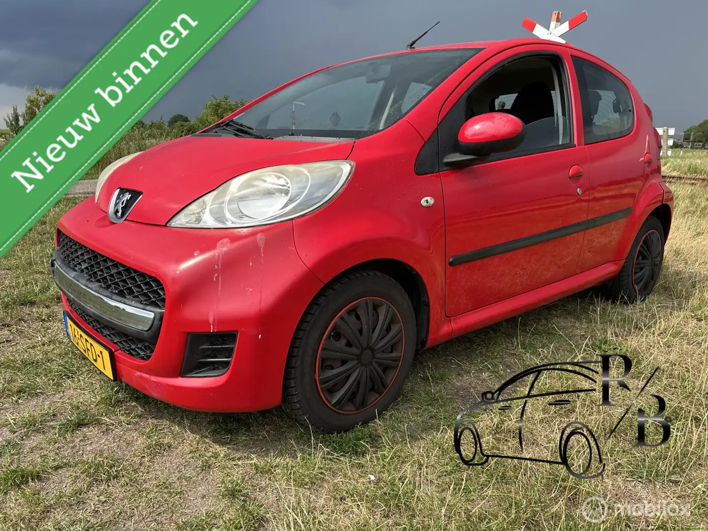 Peugeot 107 1.0-12V XS NIEUWE APK Rood - 1