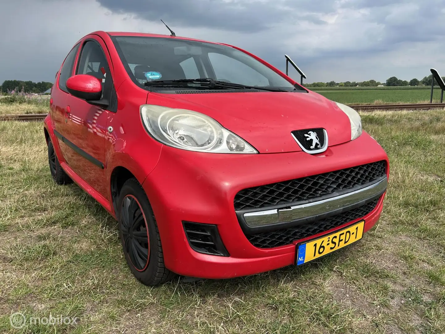 Peugeot 107 1.0-12V XS NIEUWE APK Rood - 2