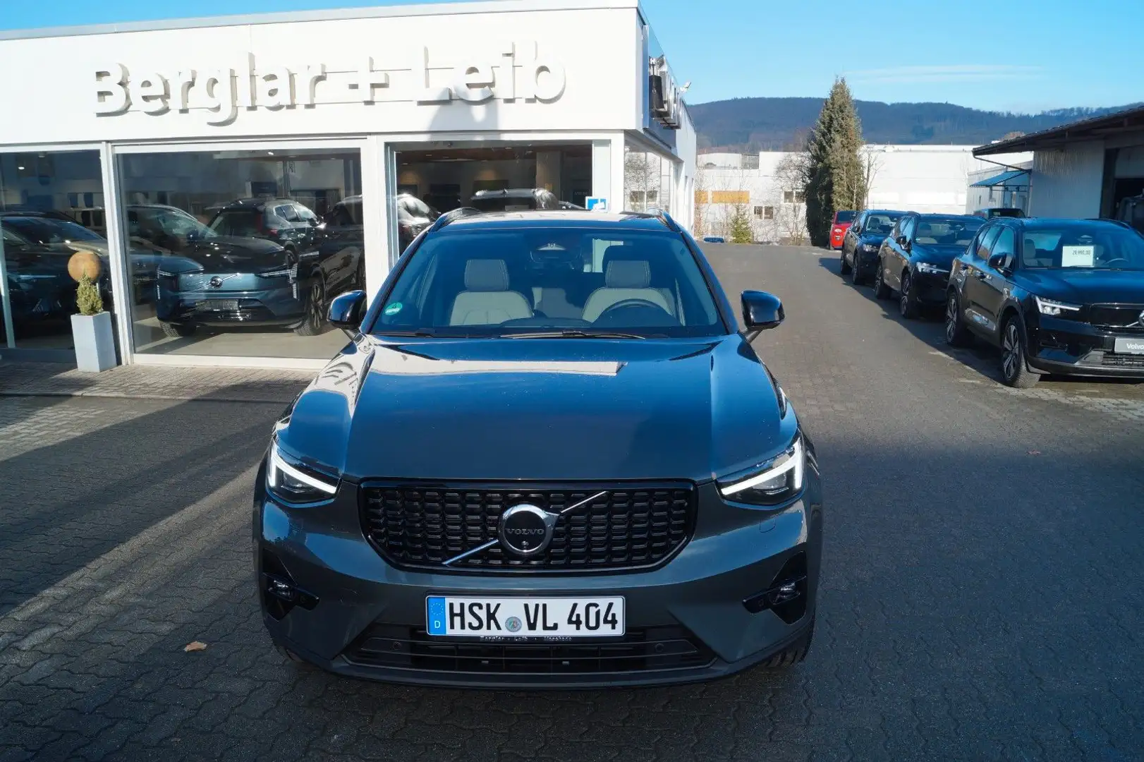 Volvo XC40 B4 Benzin 2WD Plus Dark DKG/AHK/Pixel/360° Grün - 1
