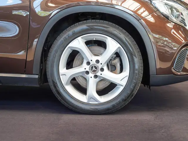 Mercedes-Benz Gla view 2
